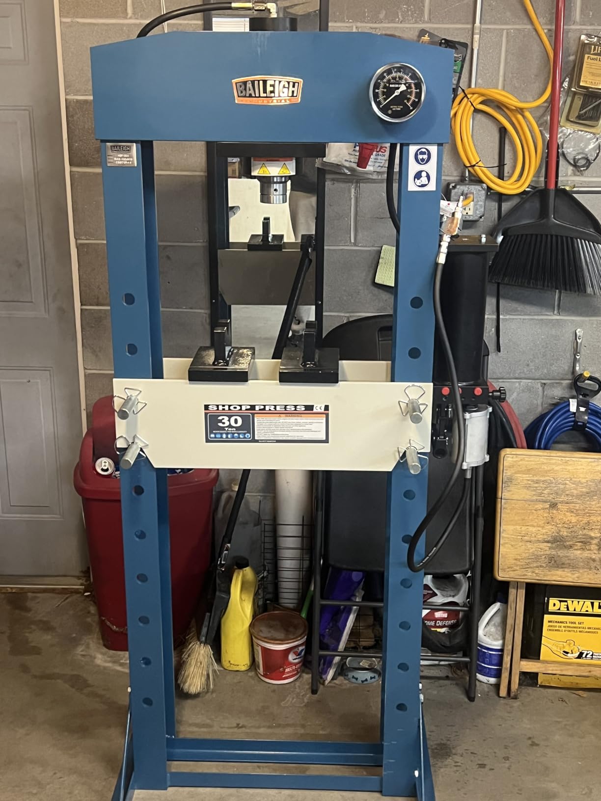 Baileigh 30-Ton H-Frame Pneumatic Shop Press (Model HSP-30A) customer photo 1
