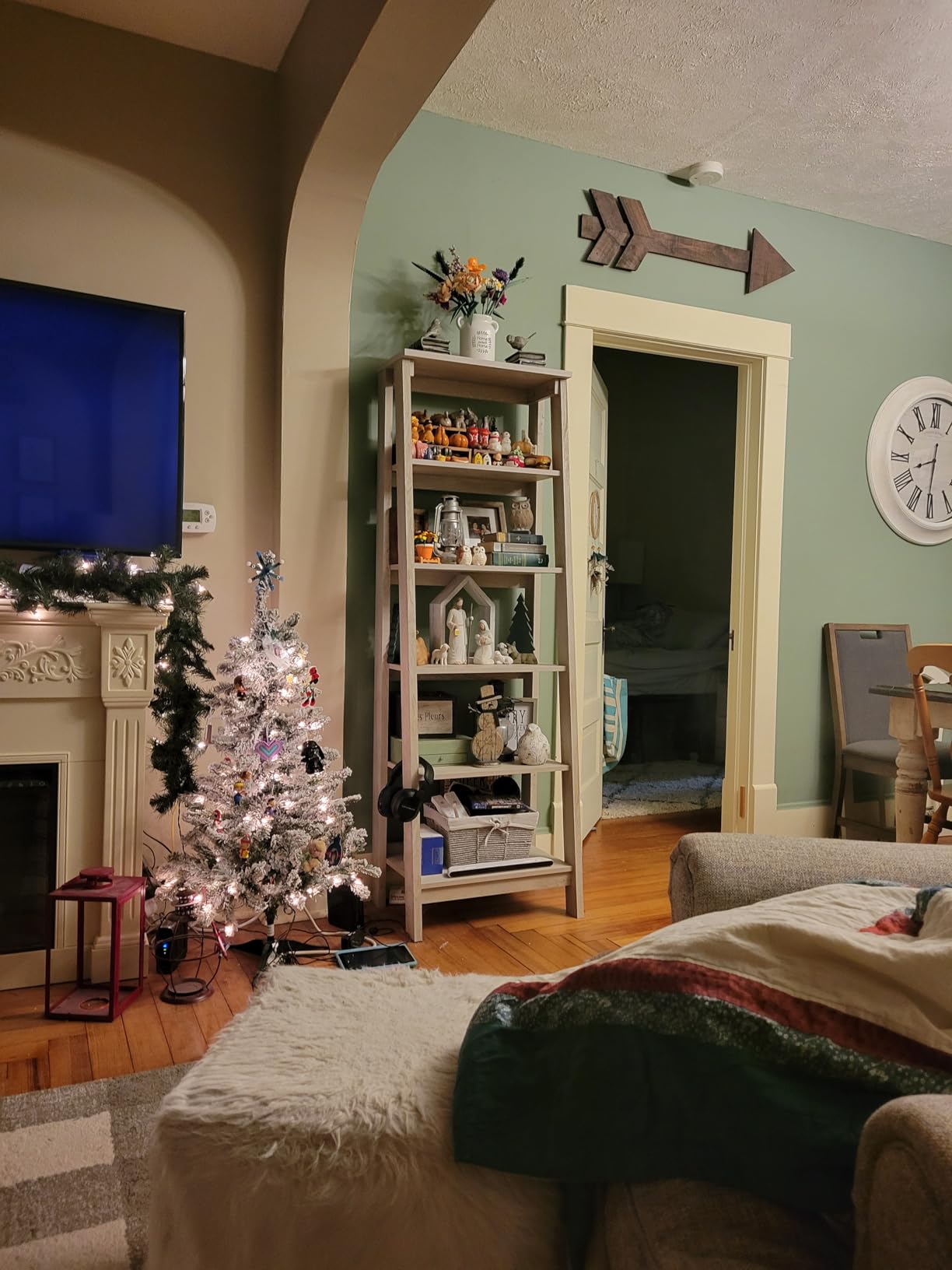 Sauder Ladder Bookshelf 5 Tier Trestle Ladder Shelf Wooden Bookcase, in Jamocha Wood customer photo 2