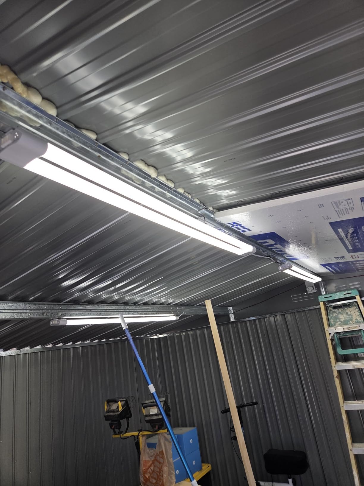 hykolity 4FT LED Shop Light, 42W [250W Equivalent],4400LM,5000K Daylight customer photo 2
