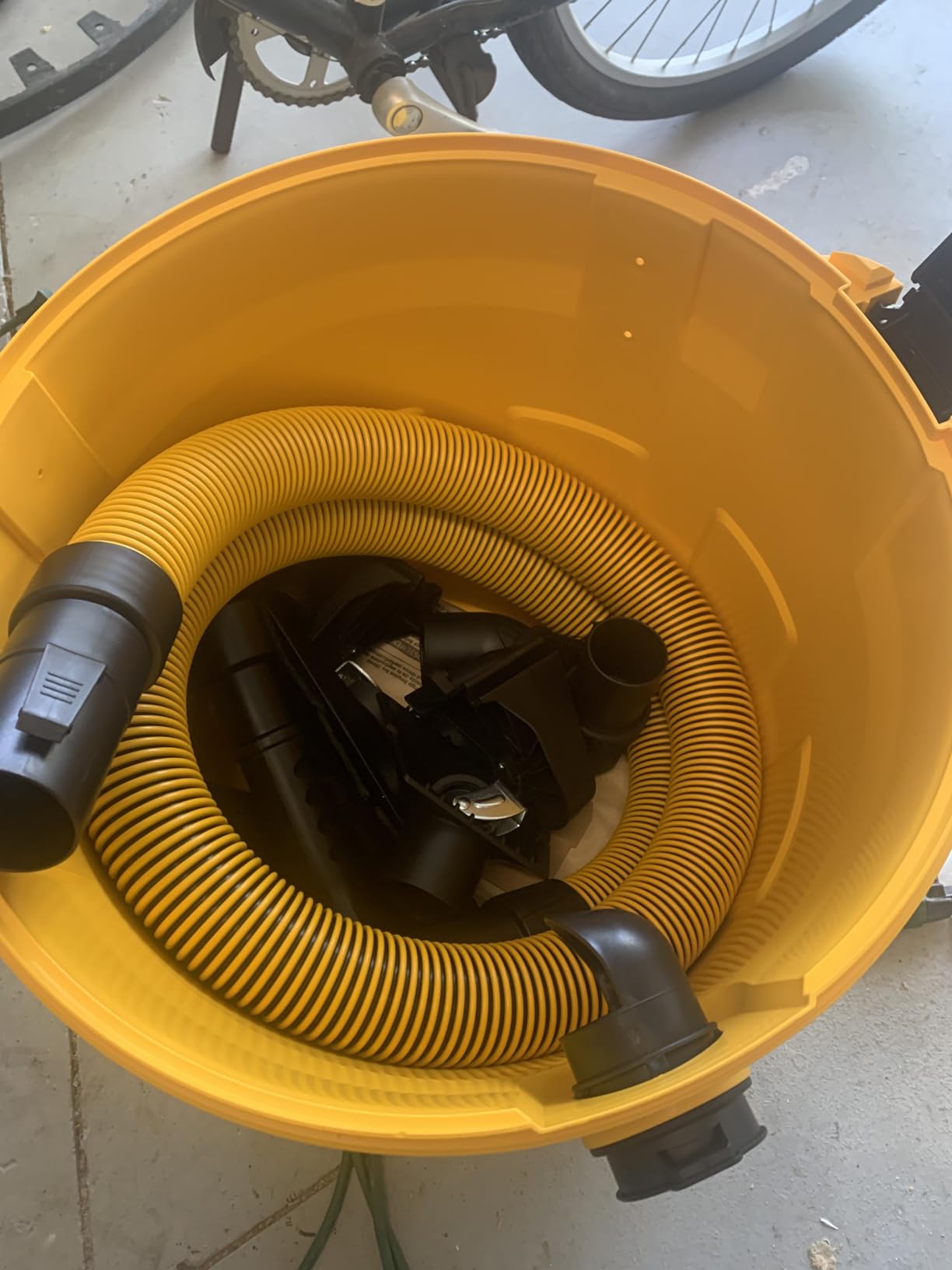 DEWALT DXV16PA 16 Gallon Poly Wet/Dry Vac/Acc, 6.5HP Shop Vacuum Wet/Dry for Jobsite/Workshop, Yellow customer photo 1