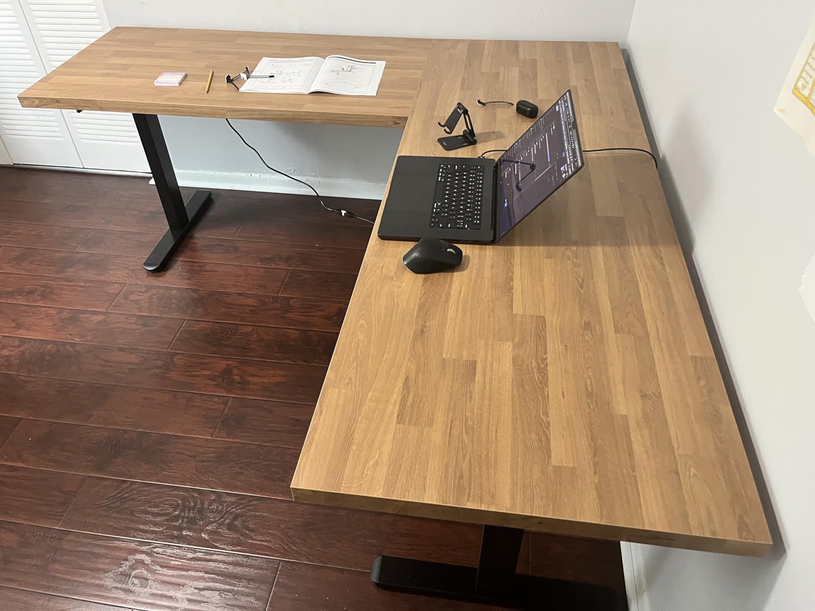 VIVO Black Electric Corner 3 Leg Standing Desk Frame, DESK-V130EB | Triple Motor, Height Adjustable, L-Shaped, Holds up to 300 lbs, Sit Stand Ergonomic Standing Desk Legs, Frame Only customer photo 1