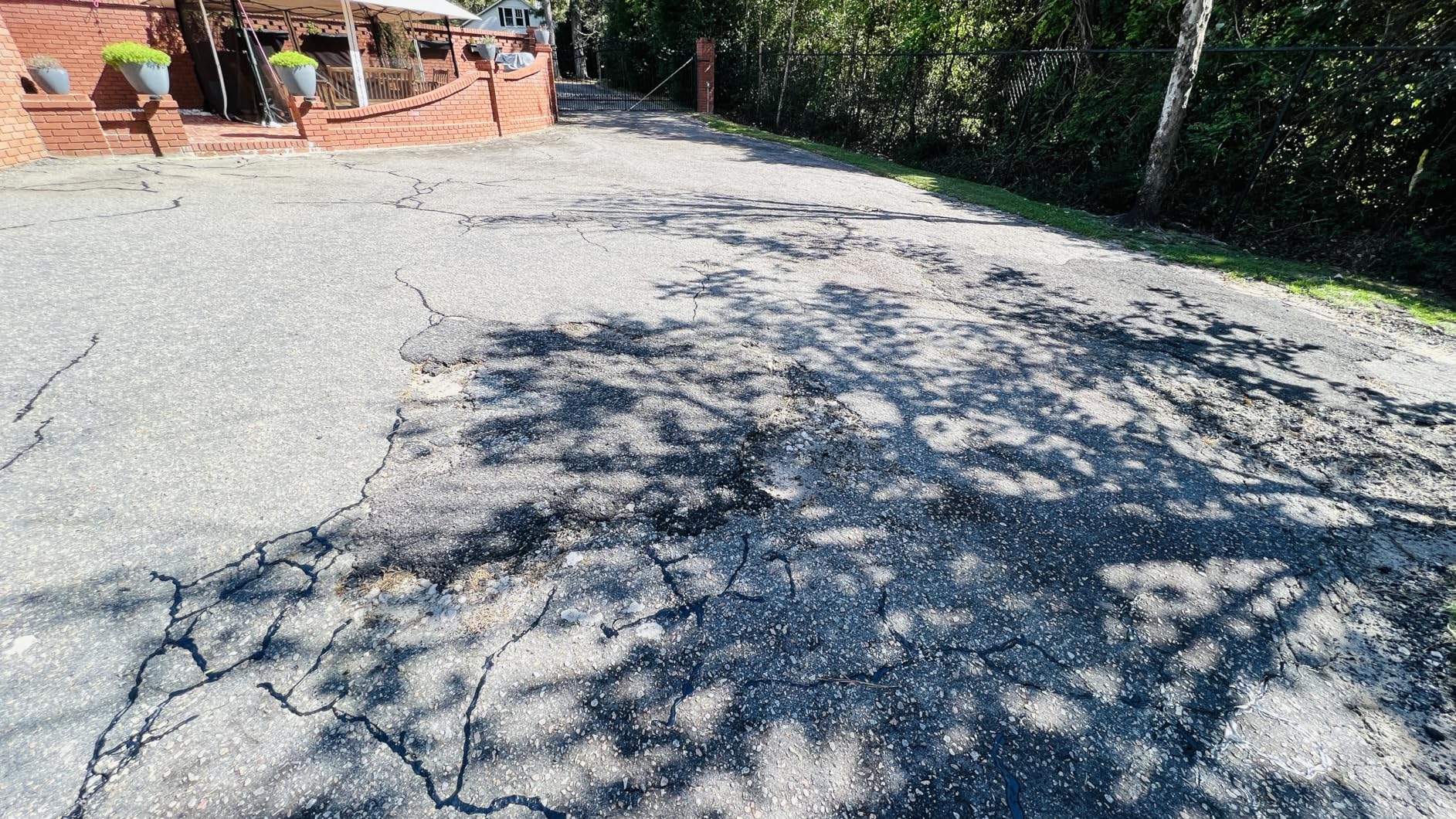 Premium Elastomeric Asphalt Crack Filler and Sealant, Perfect for Blacktop Repair (1 Gallon) customer photo 2