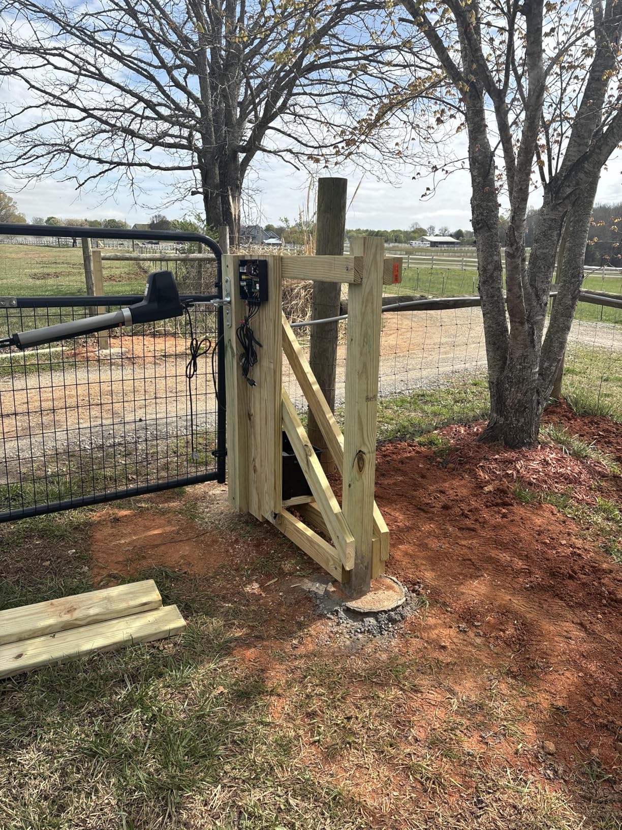 TOPENS AT6131S Solar Single Swing Gate Opener Medium Duty for Single Swing Gates Up to 18ft, AC Powered with Solar Panel customer photo 1