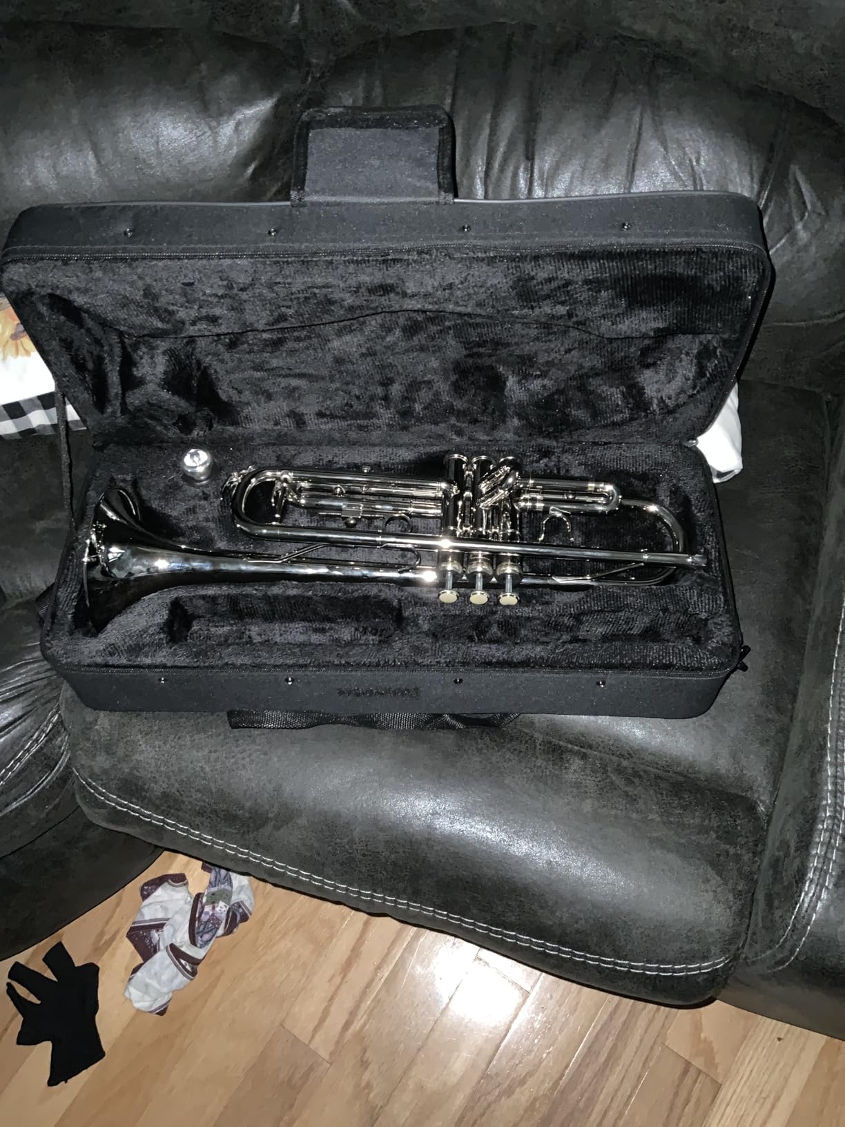 Ktaxon Bb Standard Trumpet for Beginners, Student Trumpet Trompeta Set, Full Equipment with Hard Case, 7C Mouthpiece, Cleaning Cloth, Gloves, Brass Instruments for Kids and Adults (Gold) customer photo 2