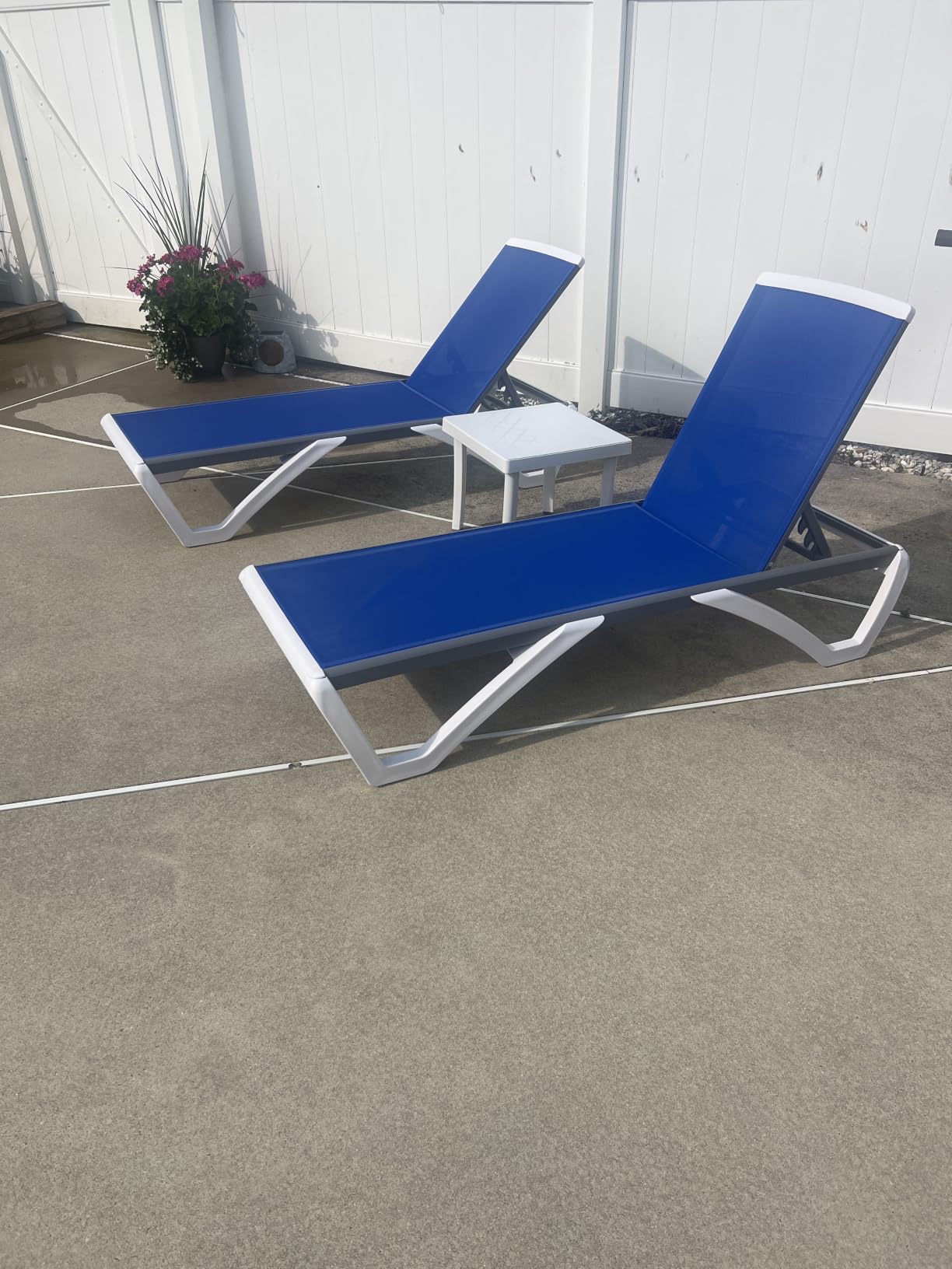 Kozyard Outdoor Chaise Lounge Chair, Fully Flat Adjustable Patio Lounger | Aluminum Frame, Resin Legs Textilene Fabric for Poolside, Backyard, Beach, Aqua, Chair customer photo 1