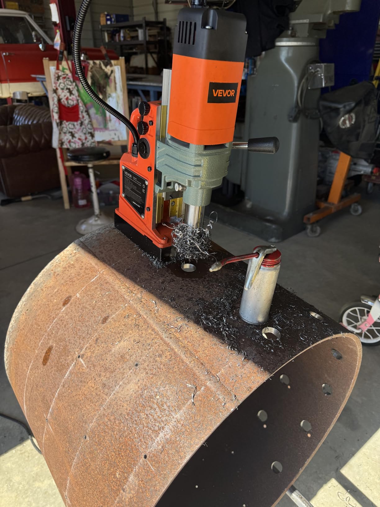 VEVOR Magnetic Drill, 1450W Motor 1.6 in Boring Diameter, 2810 lbf Portable Electric Mag Drill Press, with 2 Coring Bits, Variable Speed, Drilling Machine for Metal Surface, Home Improvement Industry customer photo 1