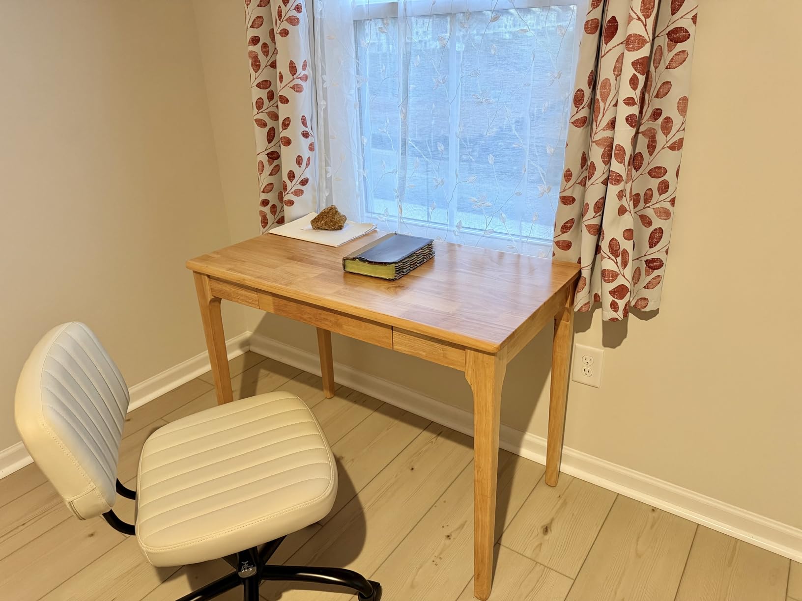Solid Wood Desk with Drawers, Small Computer Desk for Small Spaces, Gaming Study Home Office Desks for Work, Student PC Desk for Bedroom, Escritorios para Cuartos (Wood Color, 47inch) customer photo 1