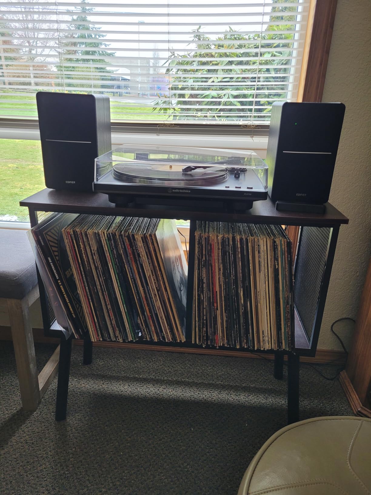 Record Player Stand with Adjustable Divider Vinyl Storage Holder Up to 200 Albums Mid-Century Large Record Player Table Vinyl Holder Turntable Stand End Table for Bedroom & Living Room, Patent Pending customer photo 2