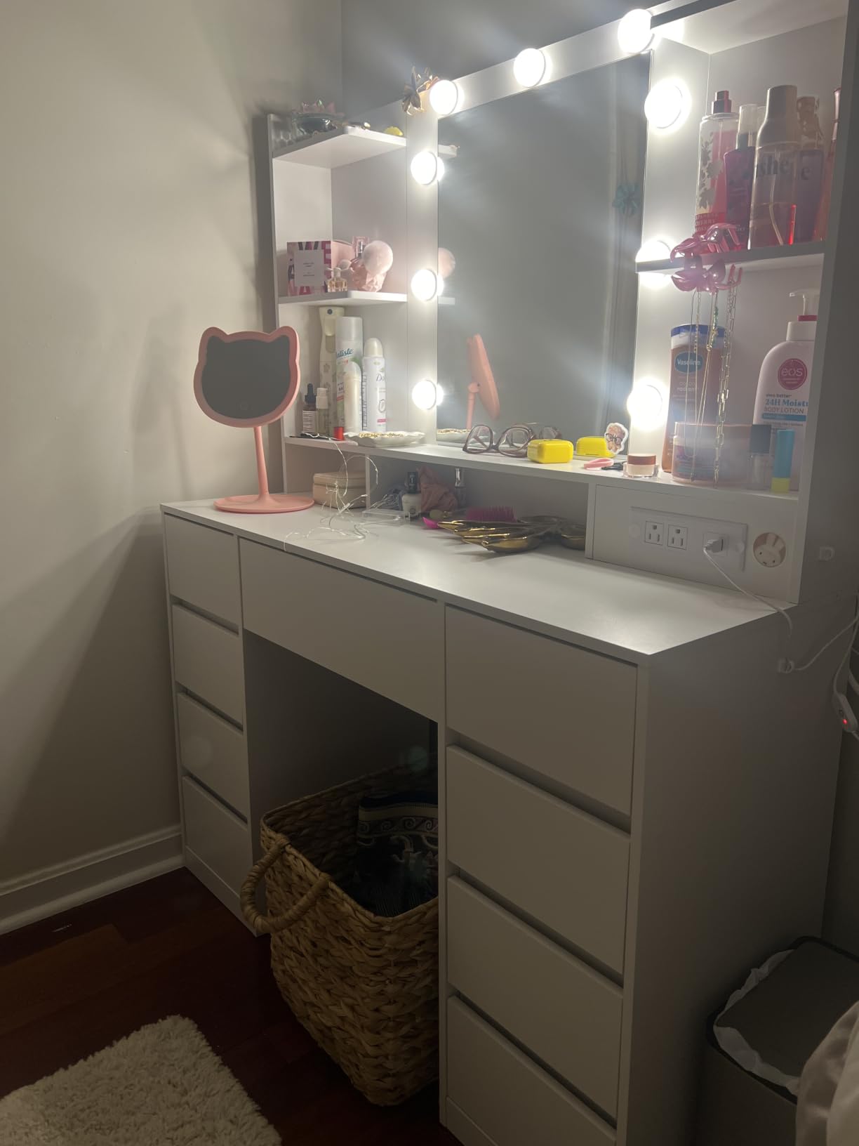 VASAGLE KAILYN Collection - Vanity Desk with Mirror and 9 LED Bulbs, Modern Vanity Makeup Table with Power Outlets, Dressing Table with 9 Drawers, for Bedroom, Cloud White URDT141WB01S customer photo 1