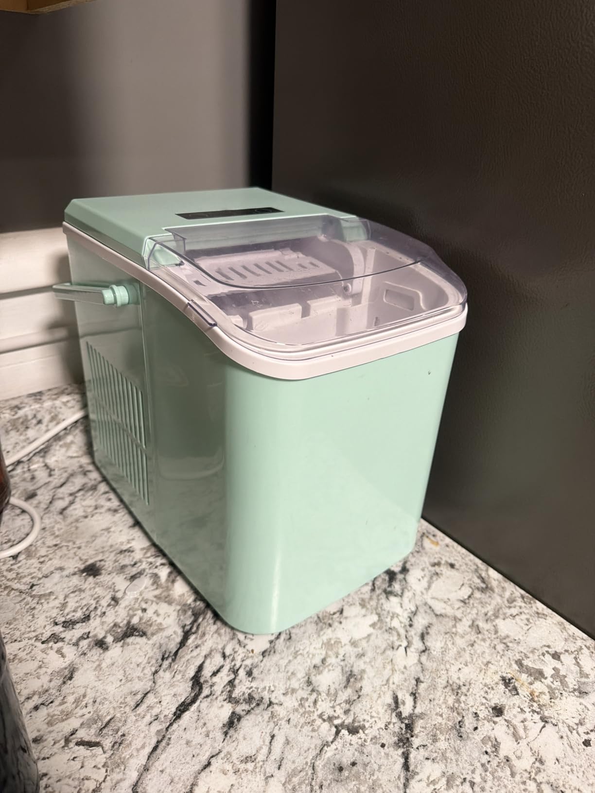 Sweetcrispy Countertop Ice Maker with Scoop, Basket and Handle, Portable Ice Machine 9 Cubes Ready in 6 Mins, 26.5lbs in 24Hrs, 2 Sizes for Home Kitchen Office Bar Party, Coal Black customer photo 1