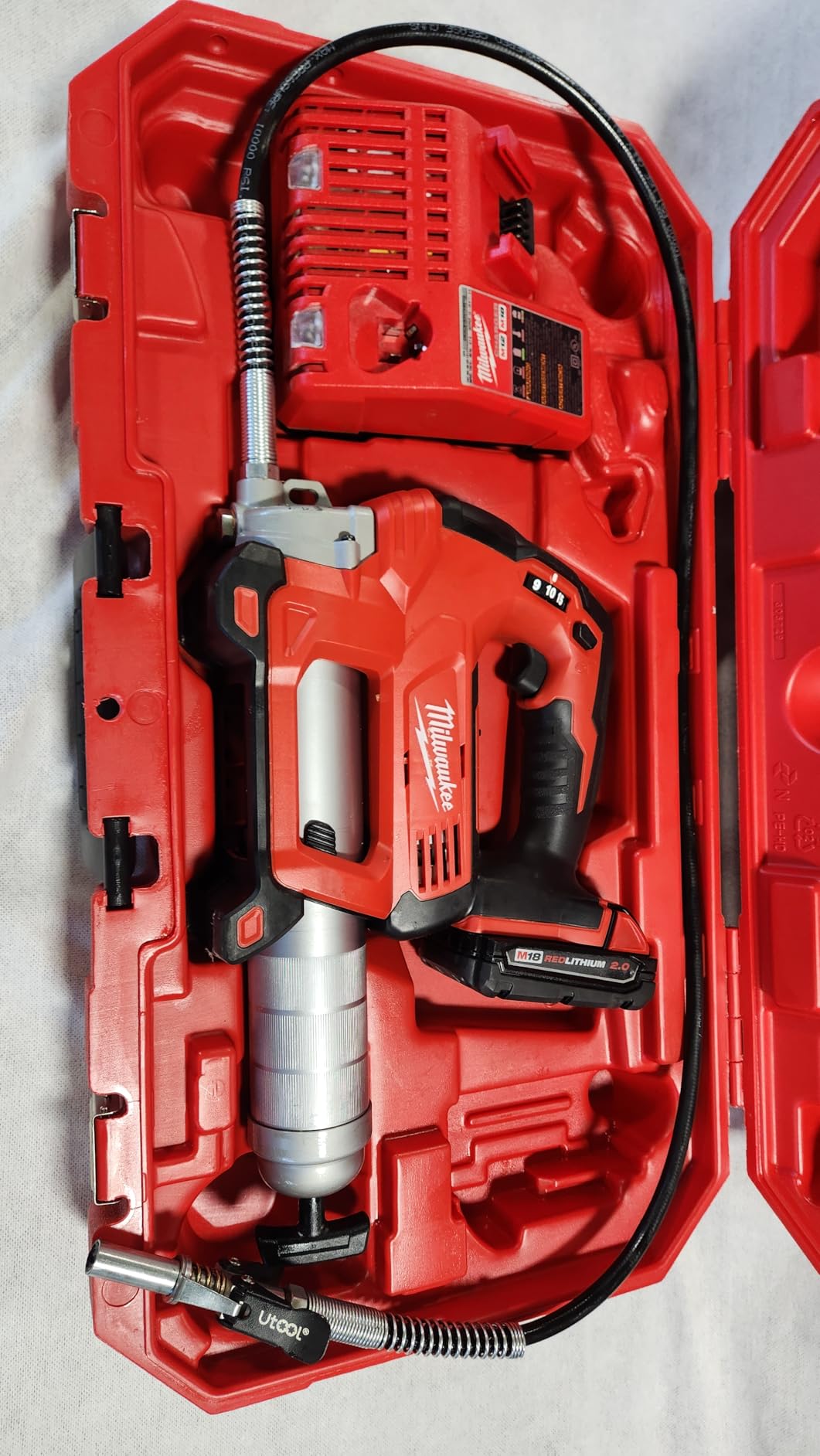 DEWALT Grease Gun 20V MAX, 10,000 PSI Variable 2-Speed Cordless Grease Gun, Oil Resistant Battery and Charger Included, 47 Inch Hose, LED Light and Kit Box (DCGG581GD1) customer photo 2