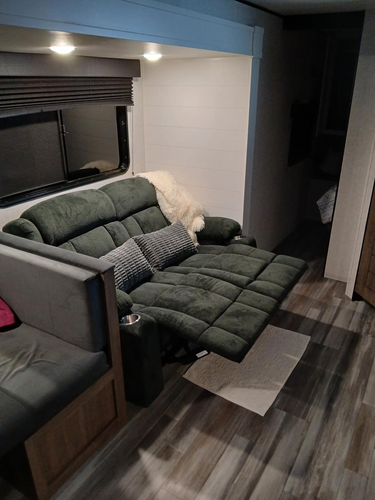 MOSGAT RV Loveseat Recliner Sofa, Reclining Loveseat Home Theater Seating with USB Ports, Cup Holders, Insert Pockets, Wall Hugger RV Recliners for Movie Room, Recline Movie Seats Gaming Sofa, Gray customer photo 2