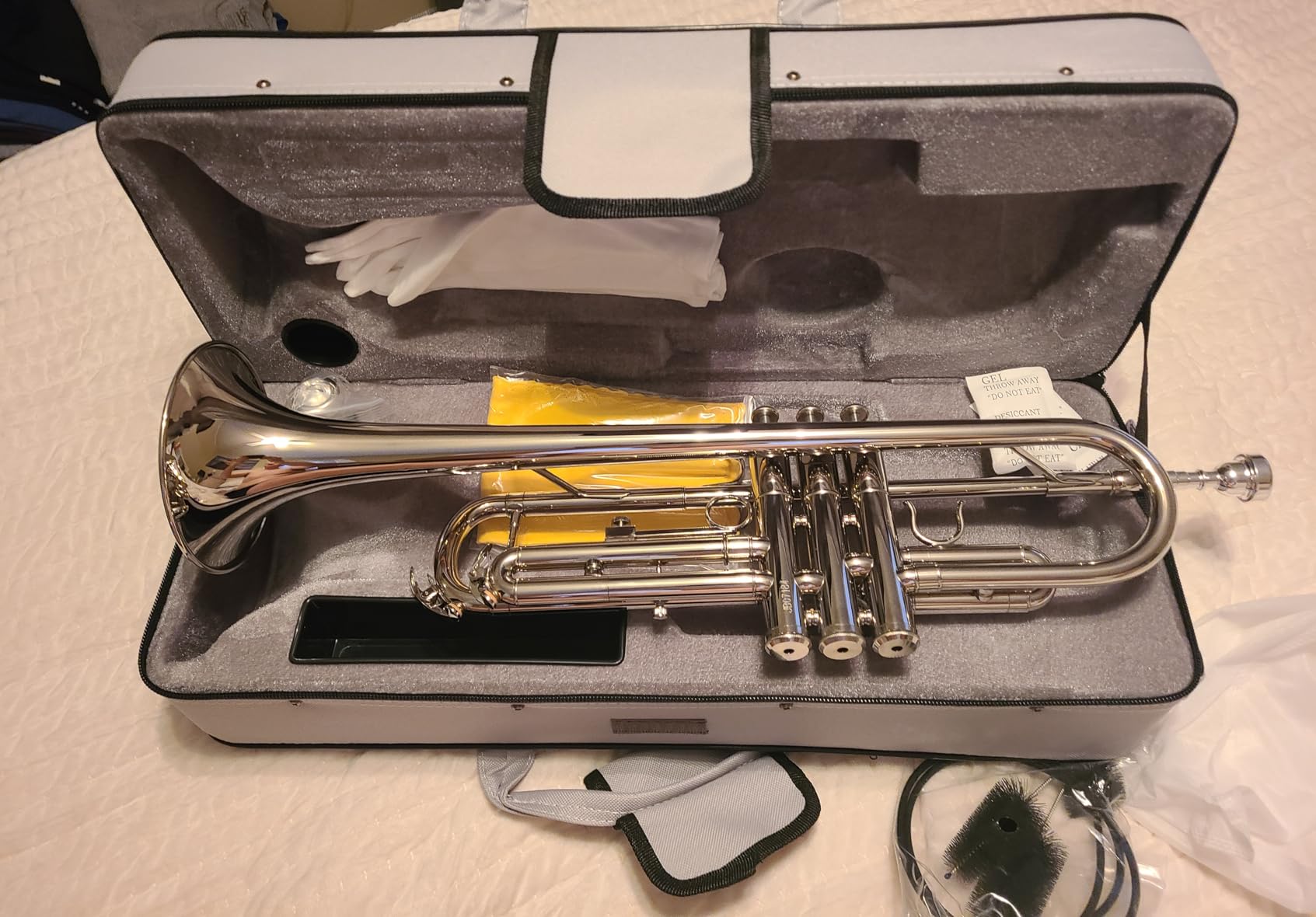 STRICH Bb Standard Trumpet Set for Beginners Student, Brass Trumpet Instrument with Hard Case, Cleaning Kit, 7C & 3C Mouthpieces, Gloves STR-130G, Gold customer photo 2