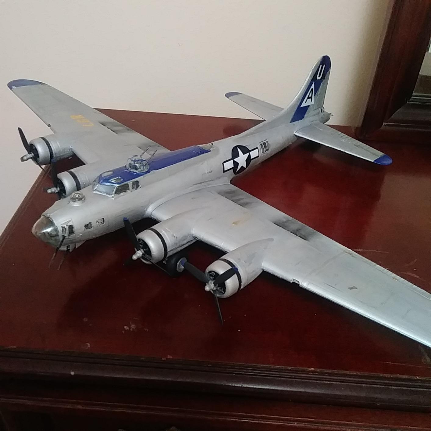 Revell B17G Flying Fortress 1: 48 Scale customer photo 1