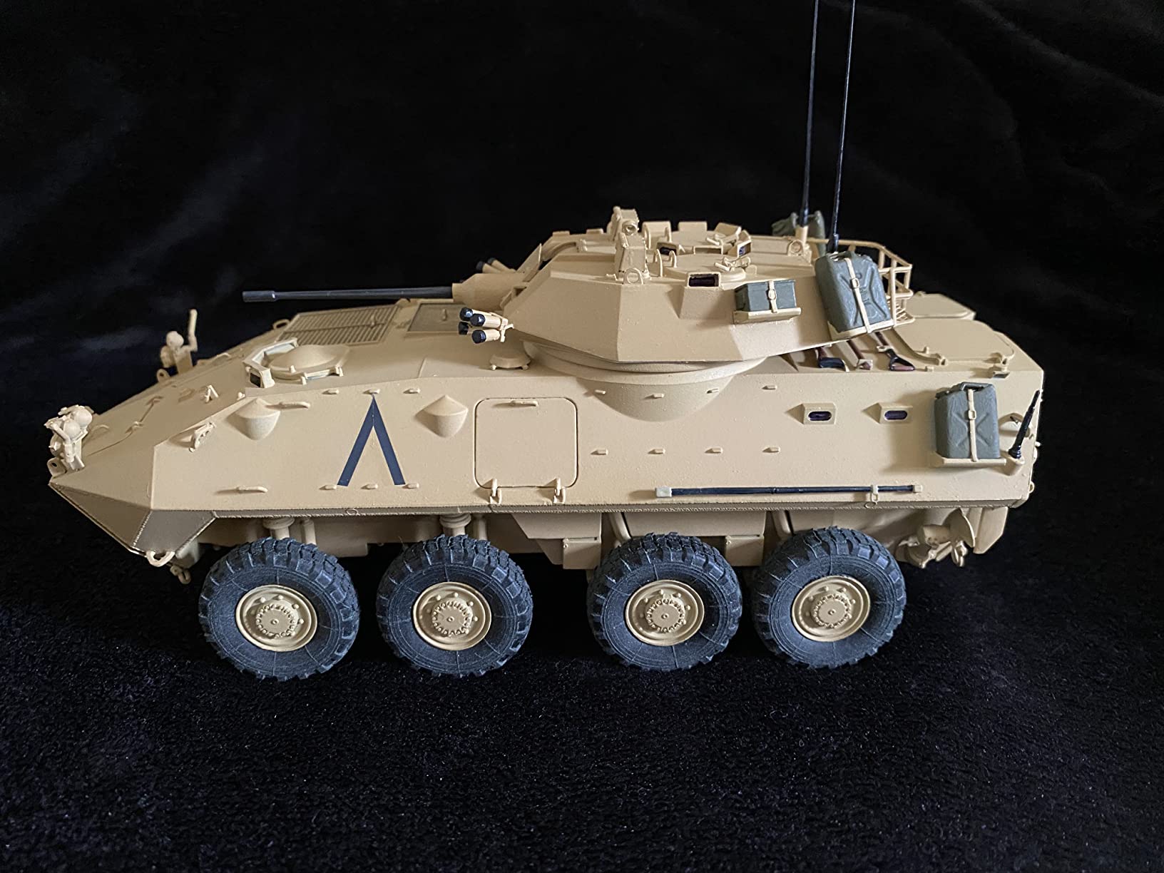 Trumpeter 1/35 USMC LAV-25 Piranha Light Armored Vehicle customer photo 2