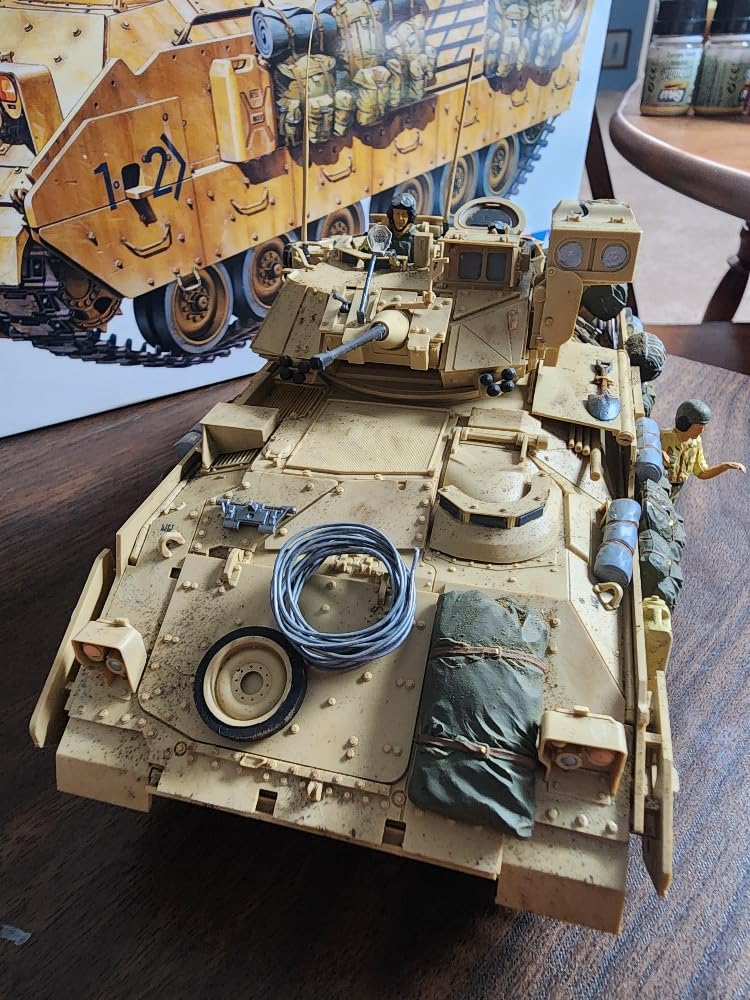 Tamiya 35264 Desert Storm 1: 35 U.S. M2 A2 Bradley IFV customer photo 1