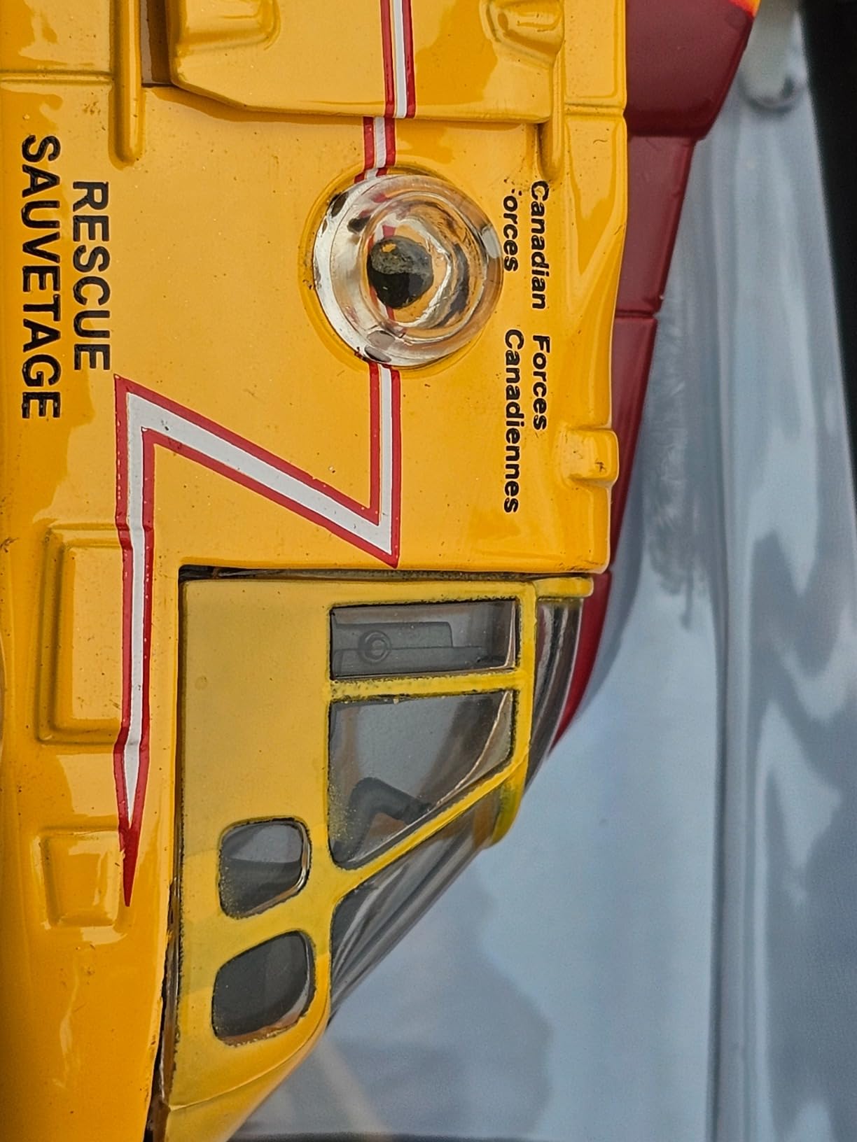 AgustaWestland AW101 (EH101) Helicopter Yellow Canada Forces Search & Rescue Sky Pilot Series 1/72 Diecast Model by New Ray customer photo 2