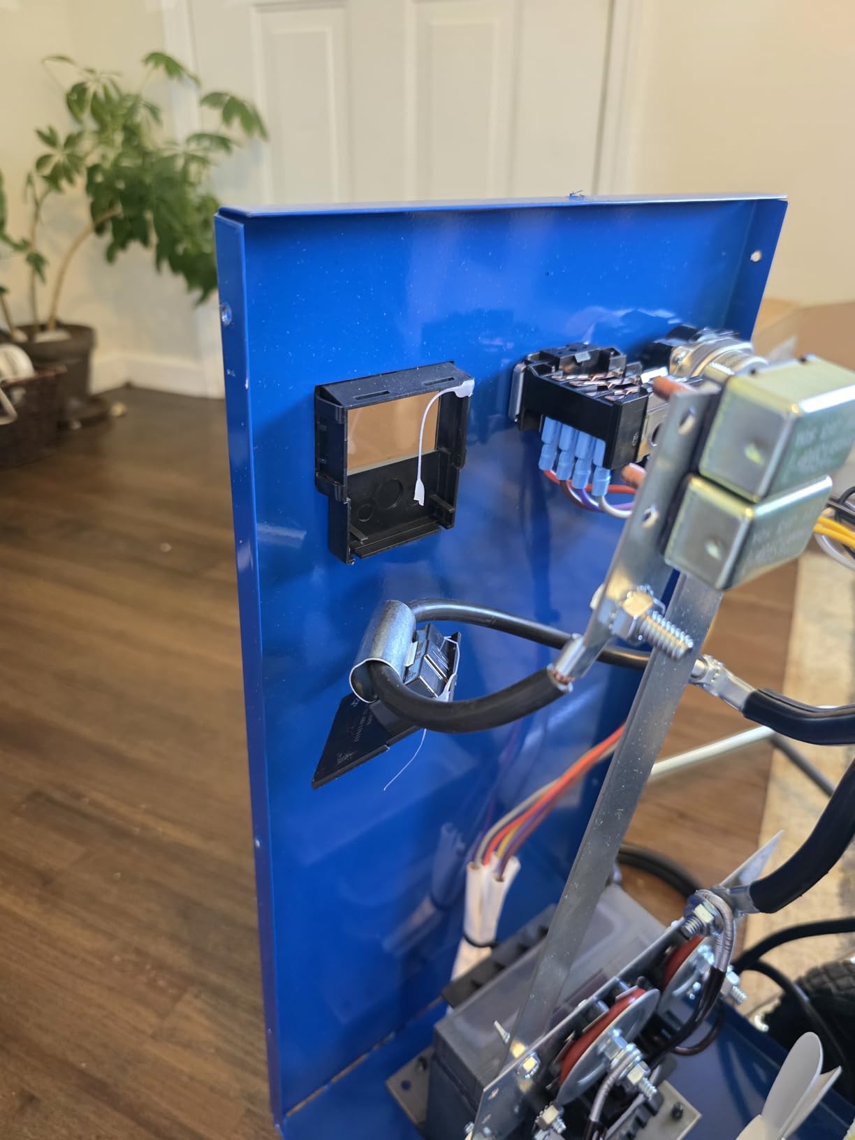 Associated Equipment US20 6/12 Volt Value Battery Charger Blue 24 Inch customer photo 1
