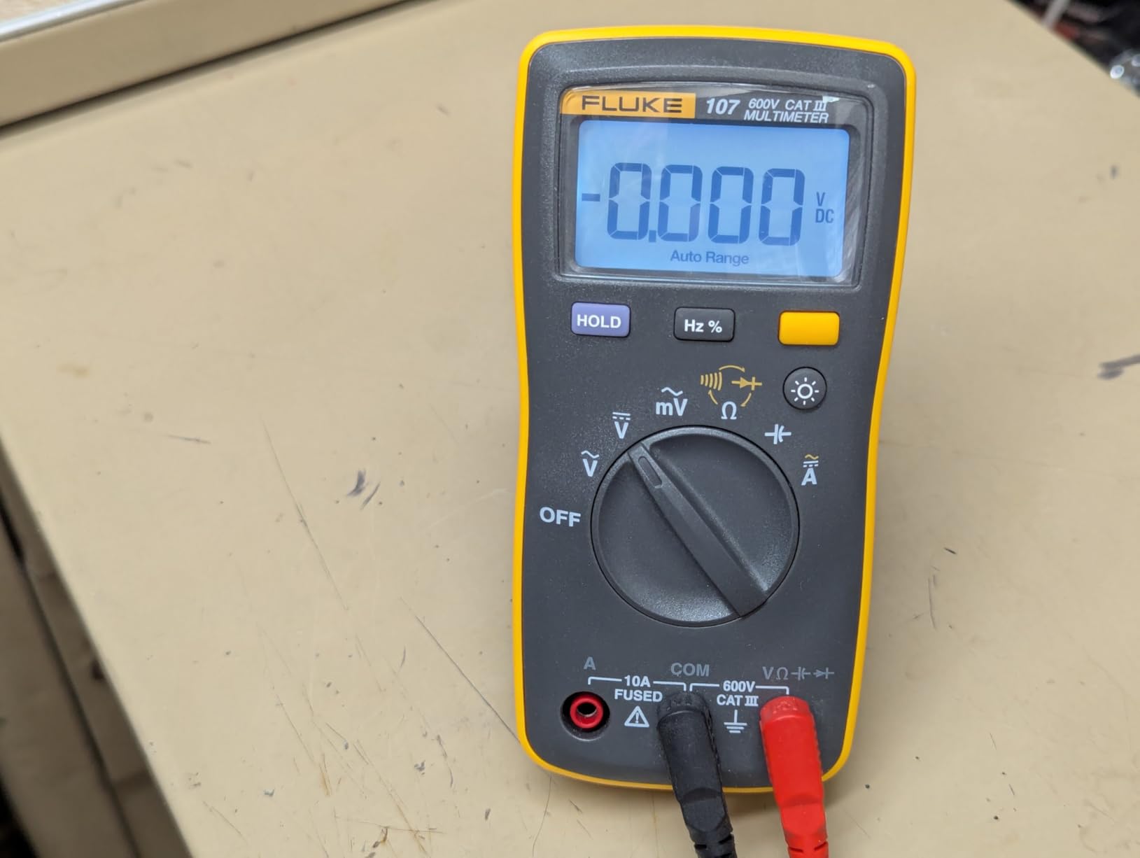 Fluke 107 AC/DC Current Handheld Digital Multimeter, Gray | AC/DC Current customer photo 1
