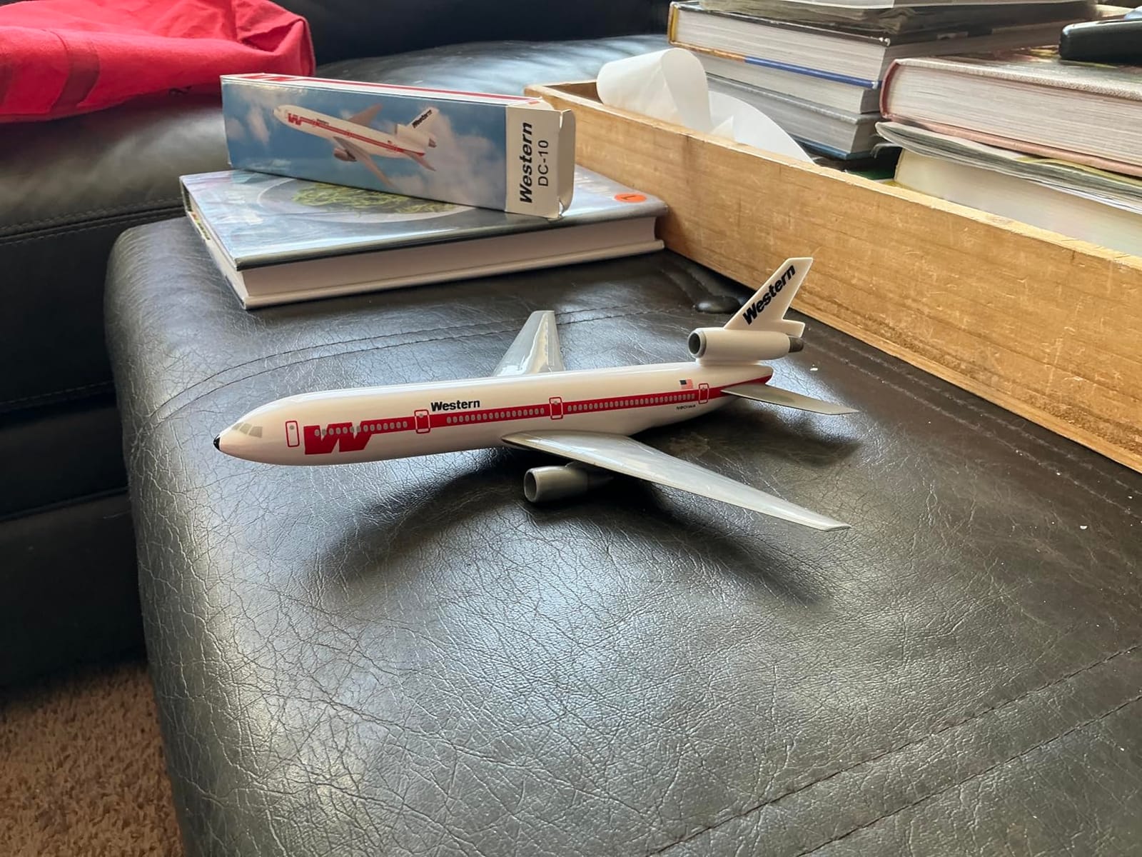 Western White Scheme DC-10 1:250 Scale - Plastic Snap-Fit Model Airplane - Collectible Replica of Western Airlines Aircraft - Part# ADC-01000I-009 customer photo 2