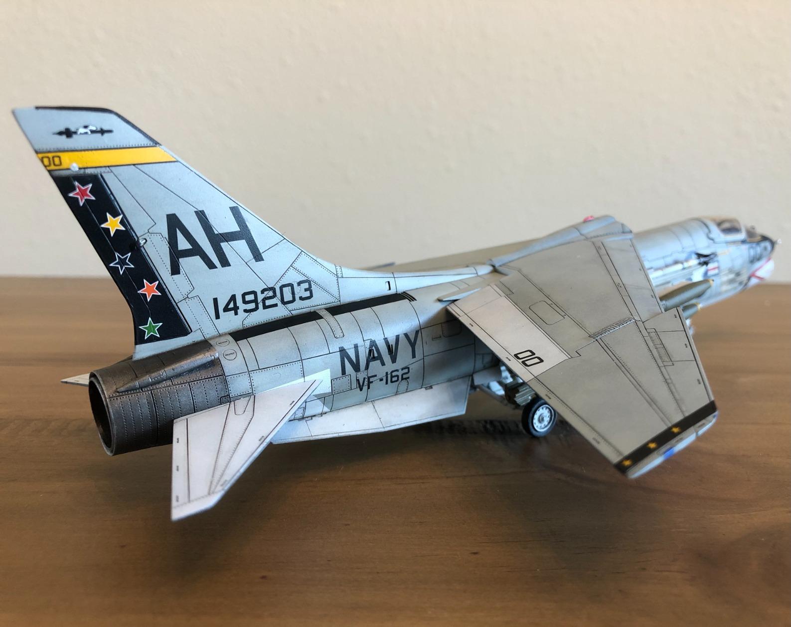 Academy USN F-8E VF-162 