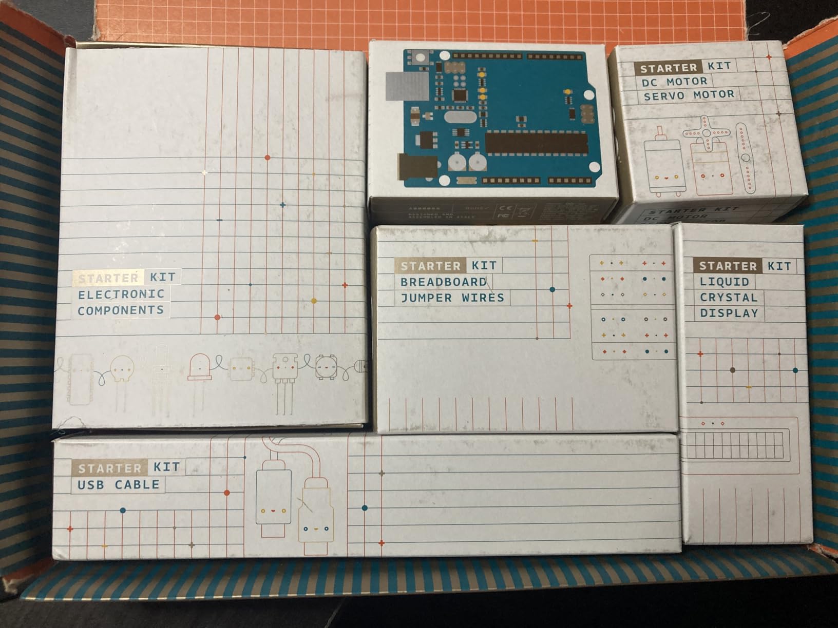 Official Arduino Starter Kit [K030007] - 12 DIY Projects with Spanish Projects Book - Original Kit from Arduino, Italy customer photo 2