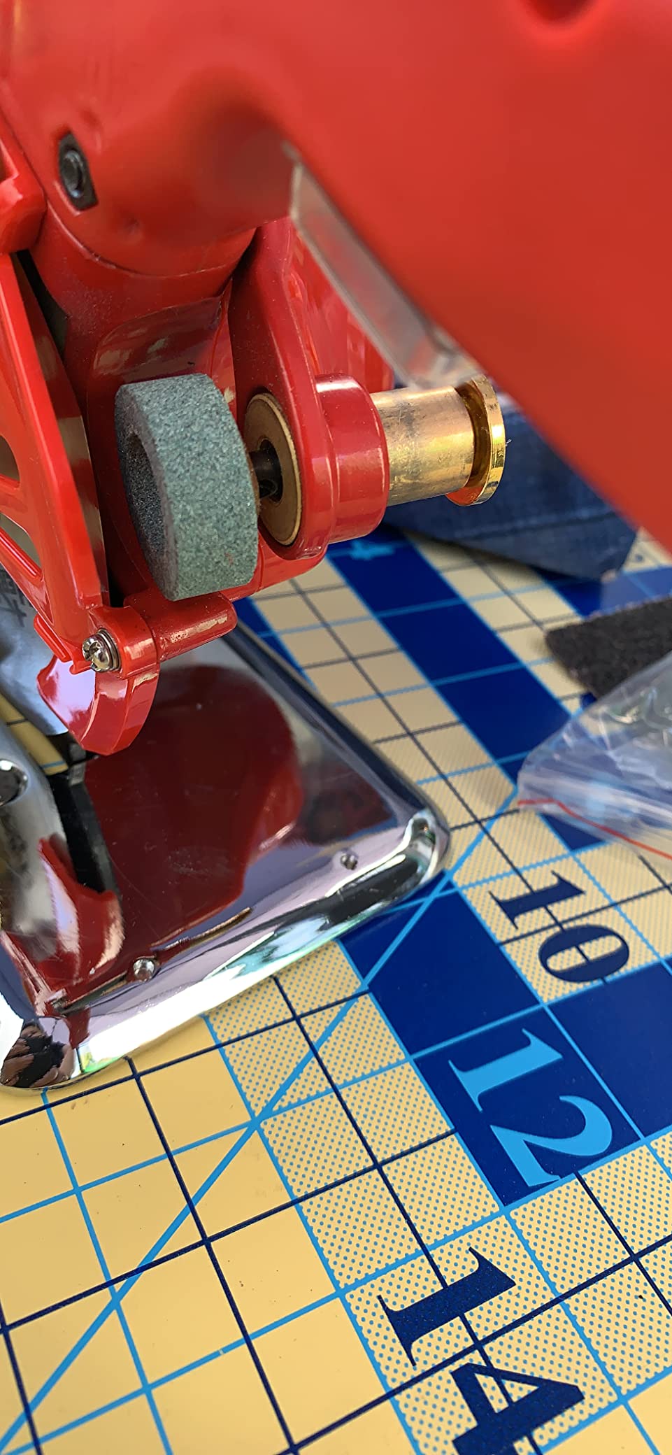 Hercules HRK-100 5-Speed Electric Rotary Cutter for Cloth, Leather, Natural and Synthetic Fabrics - 4 Inch Single & Multi-Layer Round Knife Cutting Machine customer photo 1