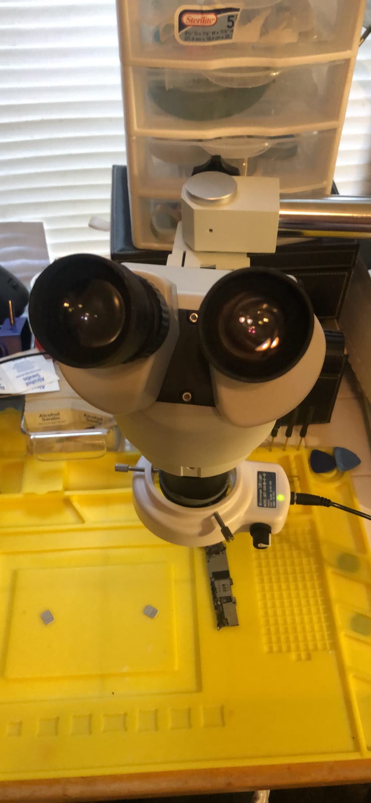 Binocular Stereo Zoom Microscope 3.5X-90X, 144-LED Light | VS-3EZ-IFR07 - 0.7-4.5X zoom range; 10x widefield eyepieces, 0.5X & 2X Barlow lenses, single-arm boom stand customer photo 2