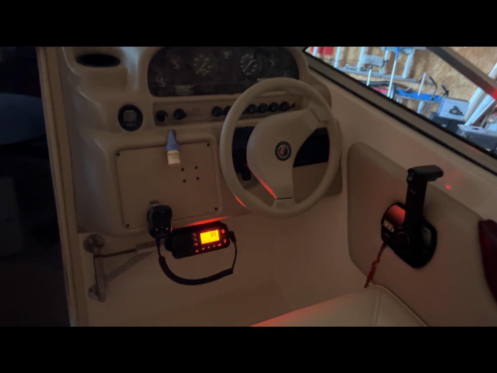 Uniden UM435BK Advanced Fixed Mount VHF Marine Radio, All USA/International/Canadian Marine Channels including new 4-Digit, CDN “B” Channels, 1 Watt/25 Watt Power, Waterproof IPX8 Submersible, Black customer photo 2
