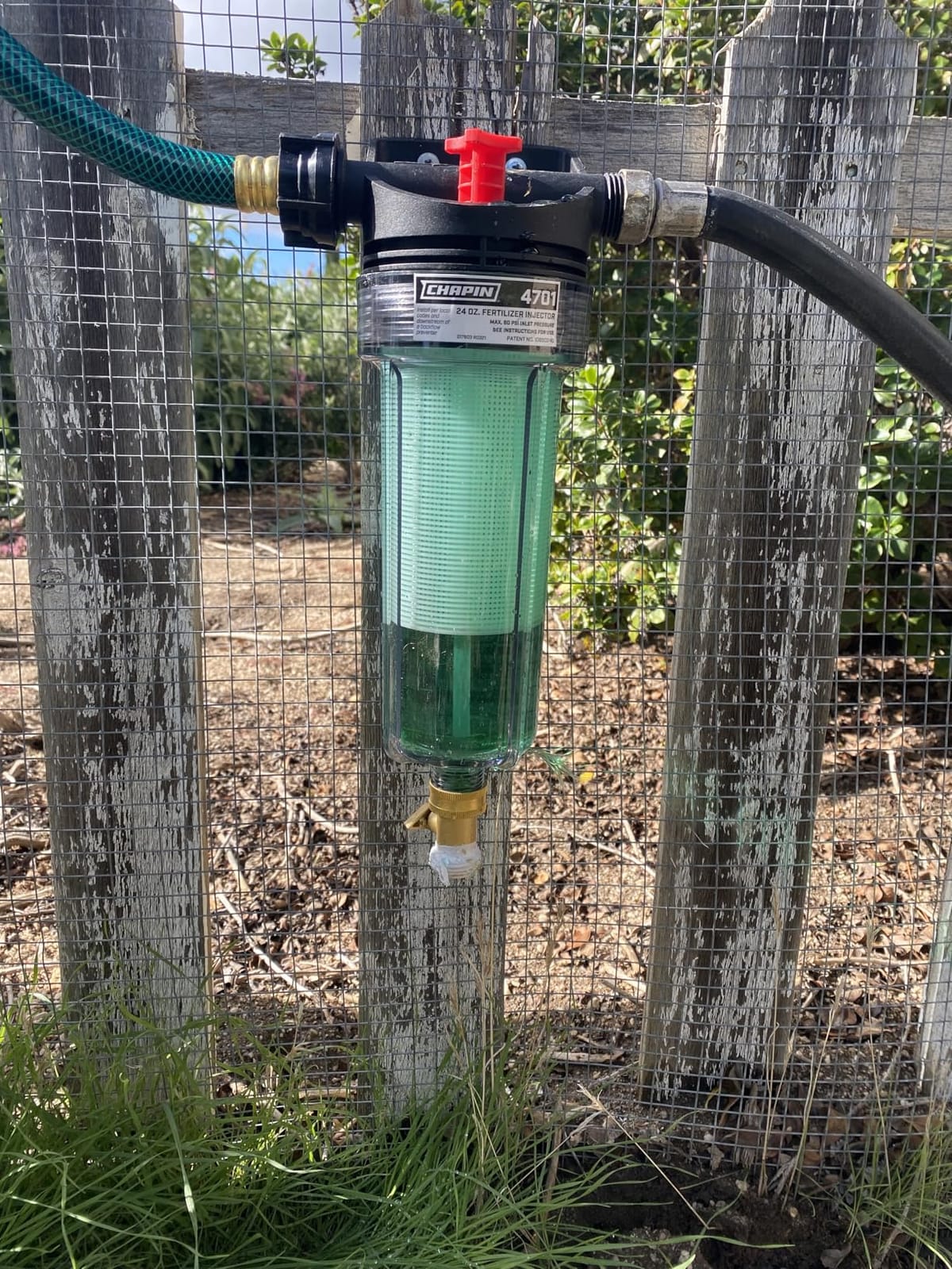 Chapin 4700 HydroFeed 16-Ounce in-Line Auto-Mix Fertilizer Injector System, 16-Ounce, Drip Irrigation System (1 Feeder/Package) customer photo 2