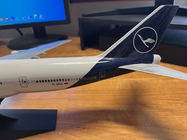 Revell 03891, Boeing 747-8 Lufthansa New Livery, 1:144 Plastic Scale Model customer photo 2