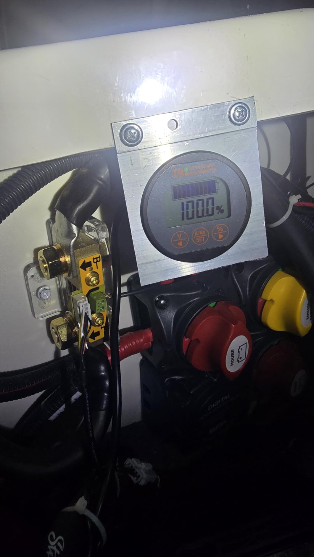 AILI TR16 Shunt Battery Monitor, 8-120V up to 500A Voltage Current Meter, State of Charge Display up to 999AH, Compatible with LiFePO4 Lithium AGM Gel - for RV Camper Caravan Boat Solar Off-Grid customer photo 2