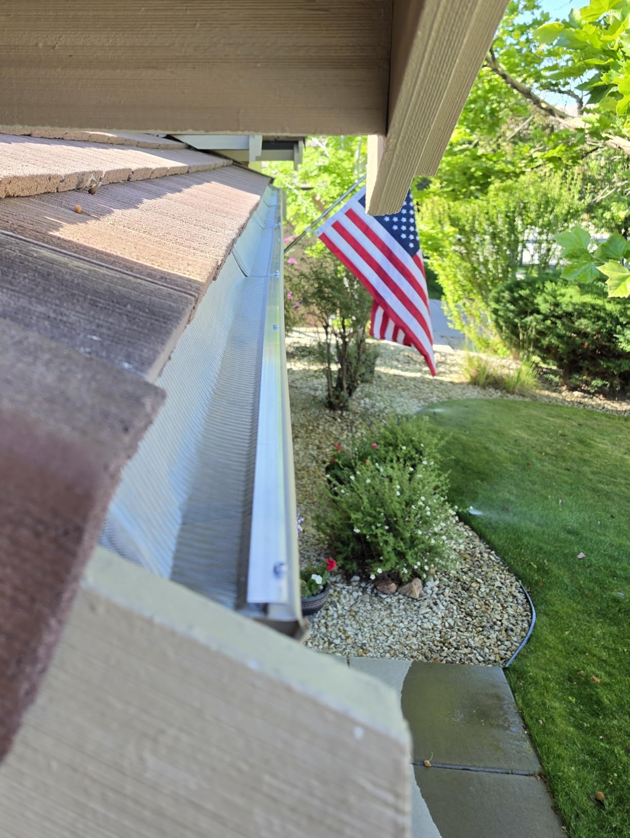 RAPTOR GUTTER GUARD – 48 FT. (Nominal) Contractor Grade Stainless Steel Micro-Mesh Gutter Guard Kit with Screws Included. Fits 5 in. Gutters and Smaller. DIY-Friendly. (5.625 in. x 47.625 in.) customer photo 1