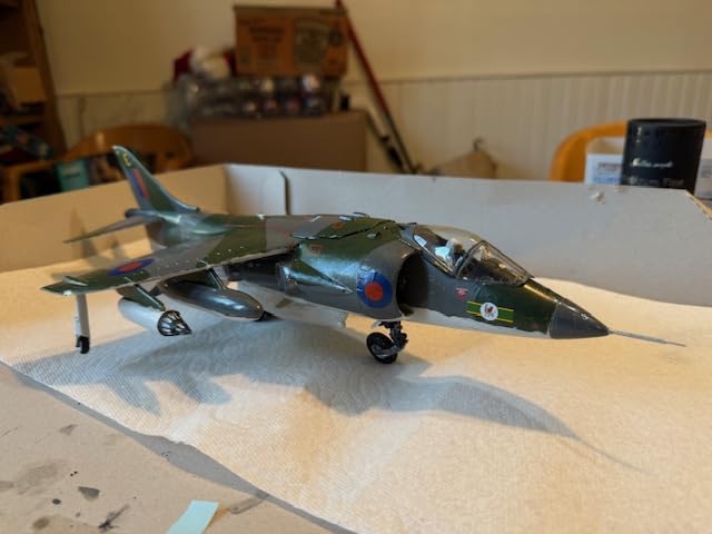 Revell RV05690 05690 5690 Hawker Harrier GR Mk.1 Gift Set Plastic Model kit, Multicoloured, 1/48 customer photo 1