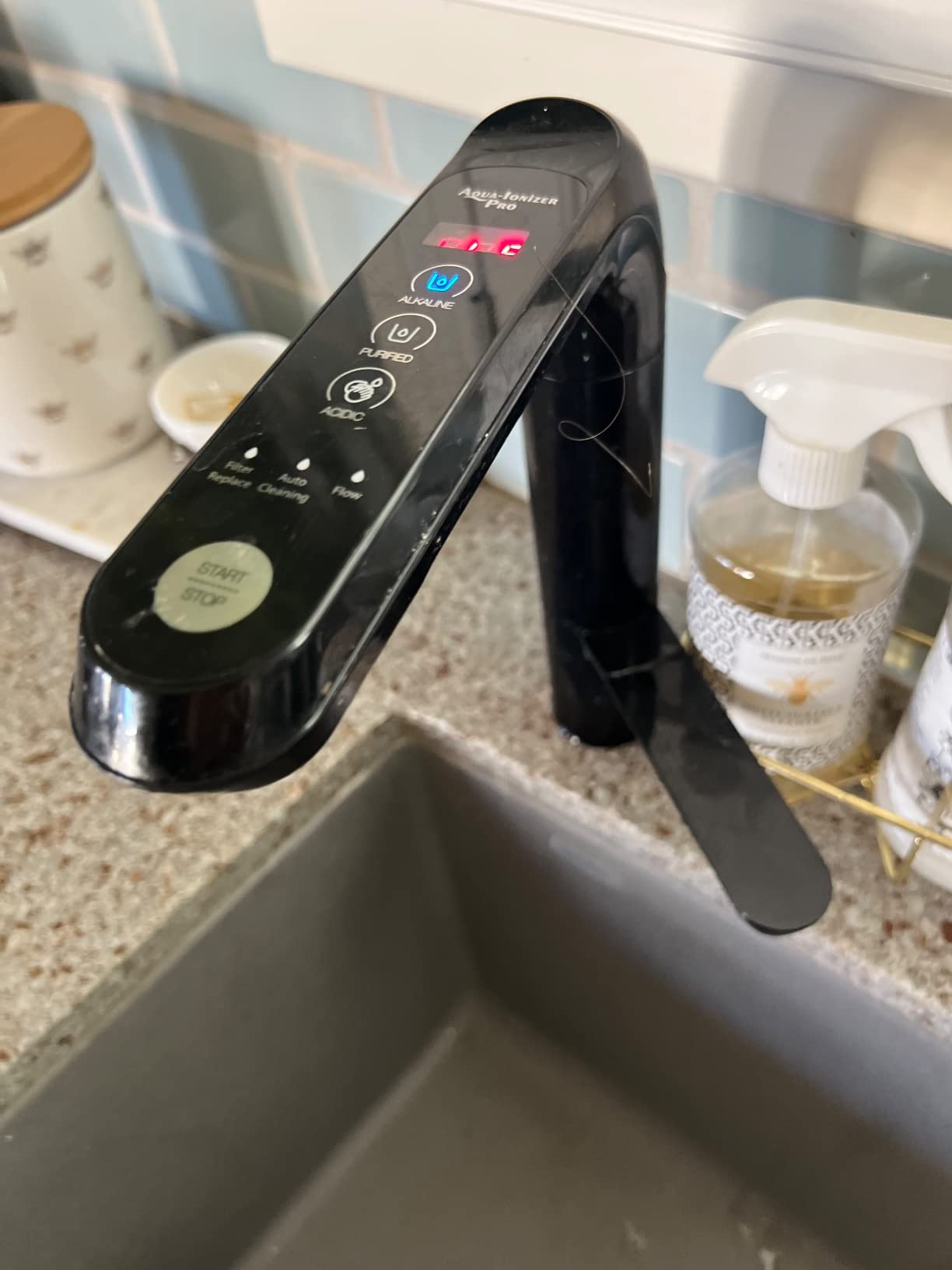 Aqua Ionizer Deluxe 9.5 Anti-Oxidant Boost Water Ionizer |Produces pH 3.0-11.5 Alkaline Water Filtration System| Up to -880mV ORP | 4000 Liters Per Filter | 7 Water Settings customer photo 1