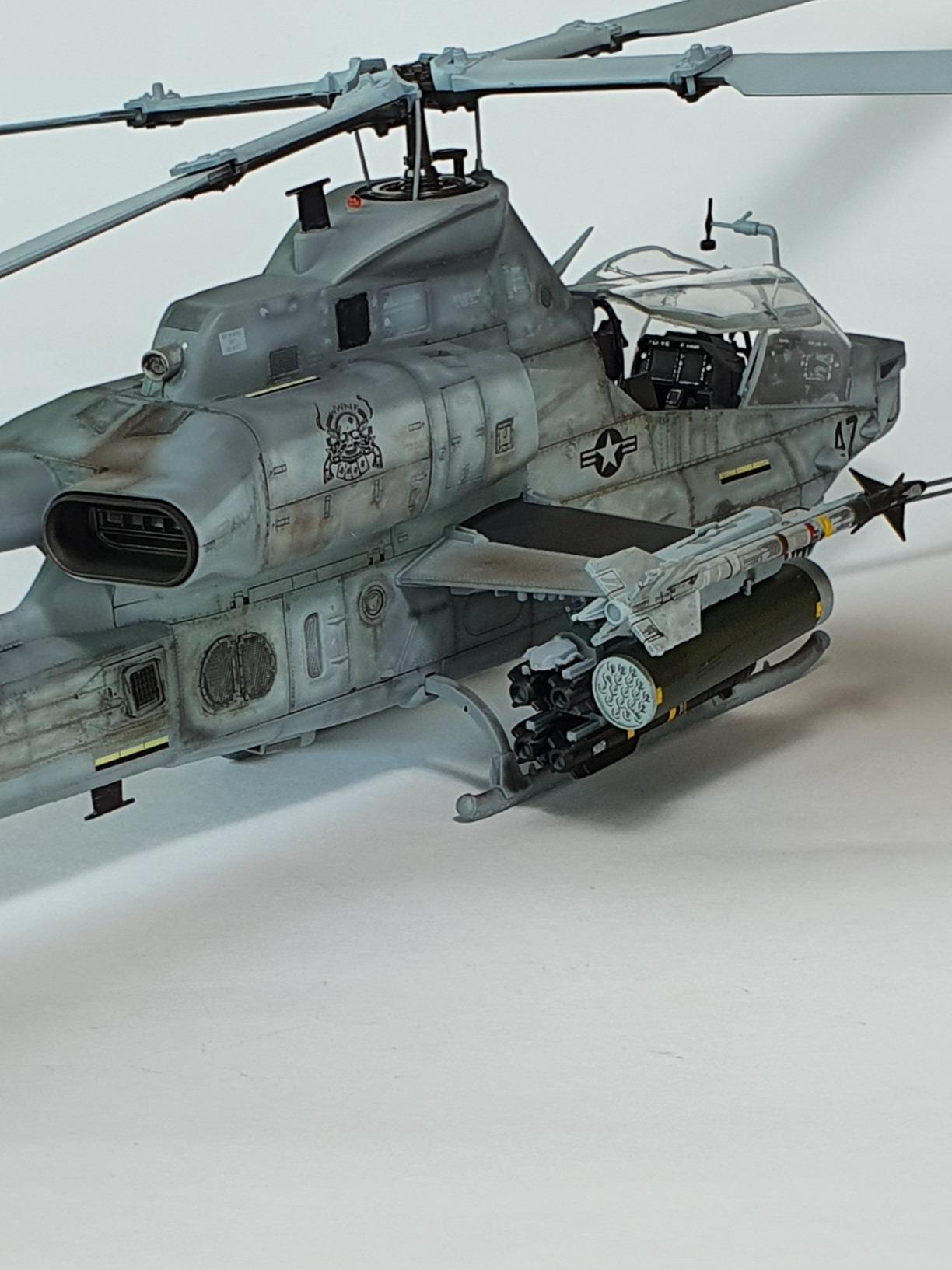 Academy 1:35 Bell AH-1Z Shark Mouth USMC Helicopter Model Kit customer photo 2