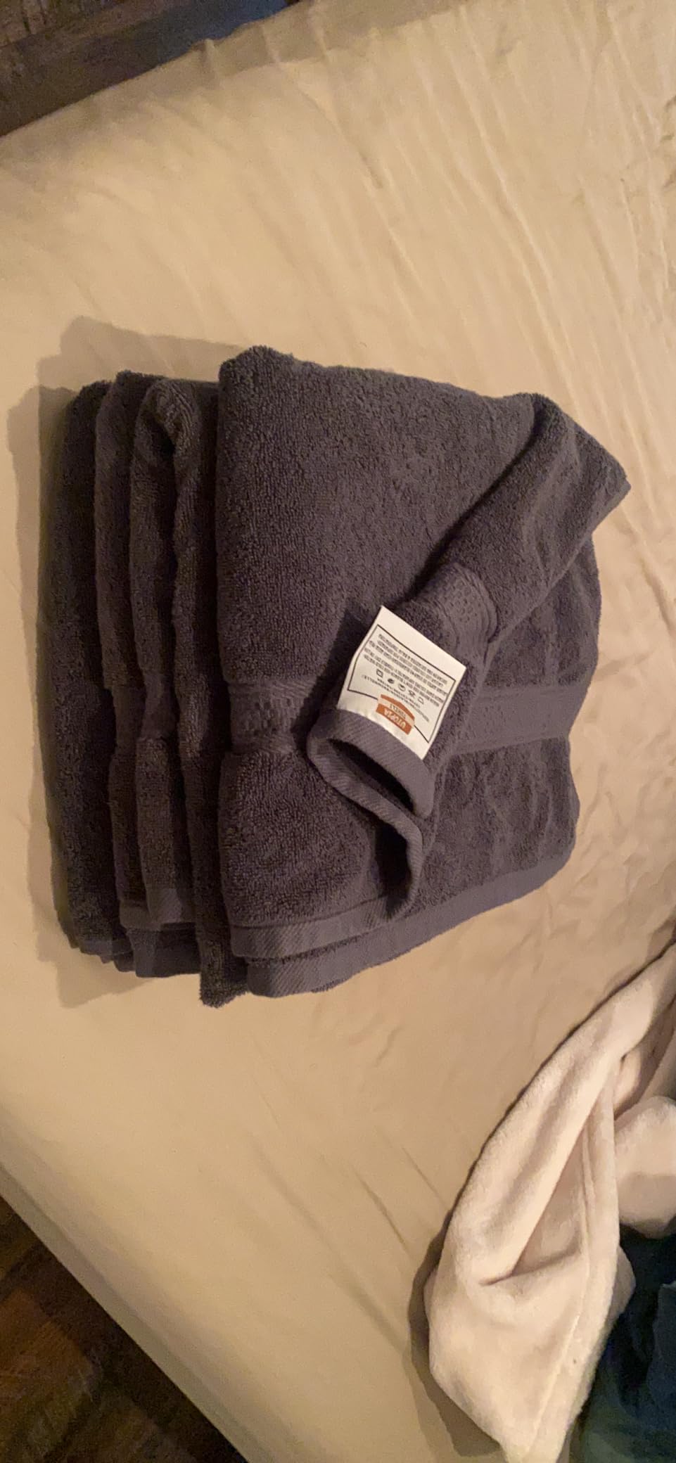 Utopia Towels 4 Pack Premium Bath Towels Set, 27 by 54 Inches, 100% Ring Spun Cotton 600GSM, Lightweight and Highly Absorbent Quick Drying Towels, Perfect for Daily Use, Grey customer photo 1