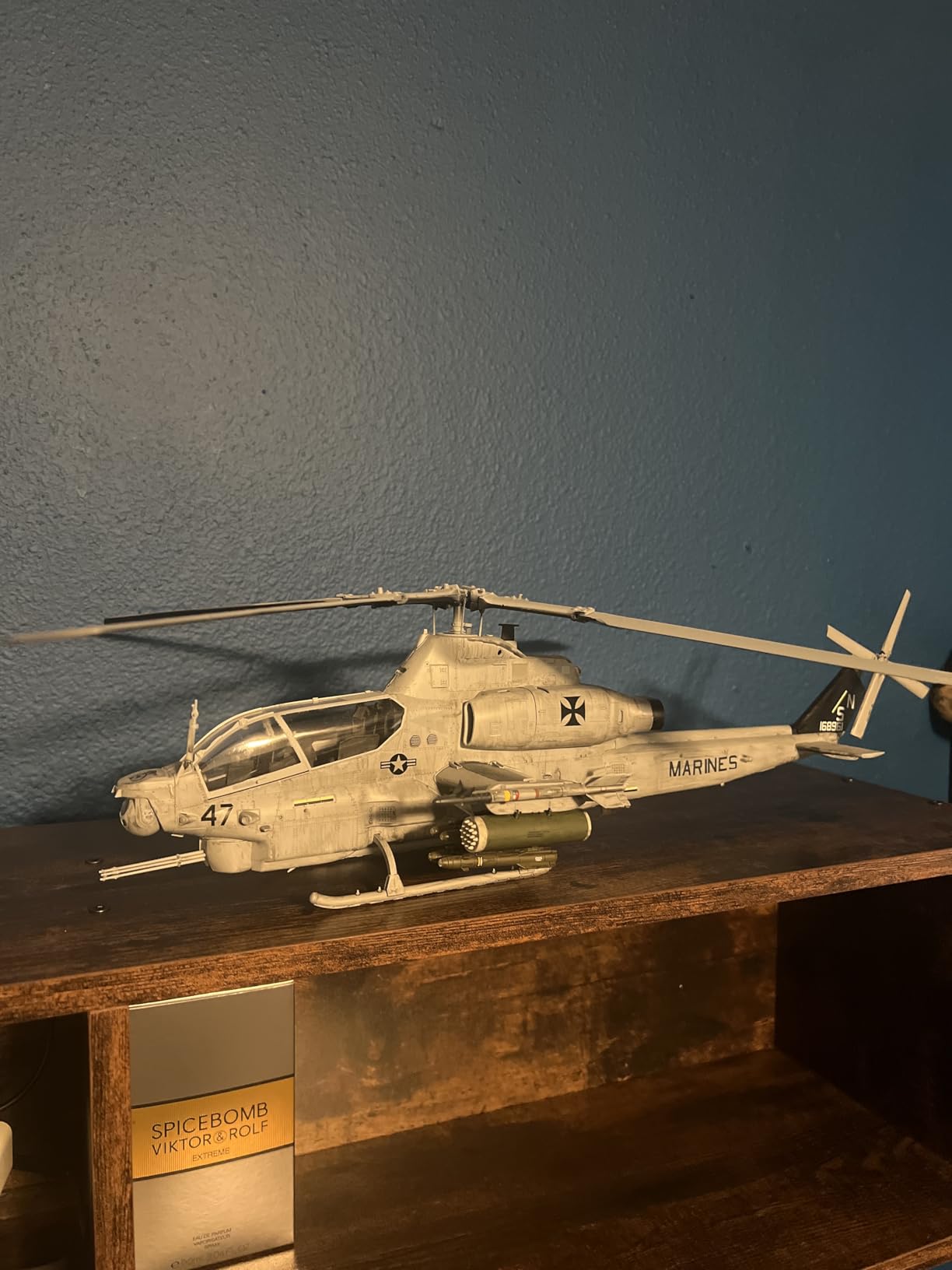 ACA12127 1:35 Academy USMC AH-1Z Cobra 'Shark Mouth' Helicopter Model Building Kit customer photo 1