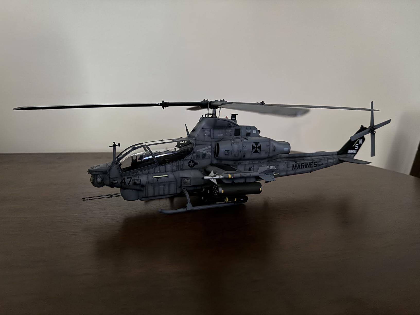 ACA12127 1:35 Academy USMC AH-1Z Cobra 'Shark Mouth' Helicopter Model Building Kit customer photo 2
