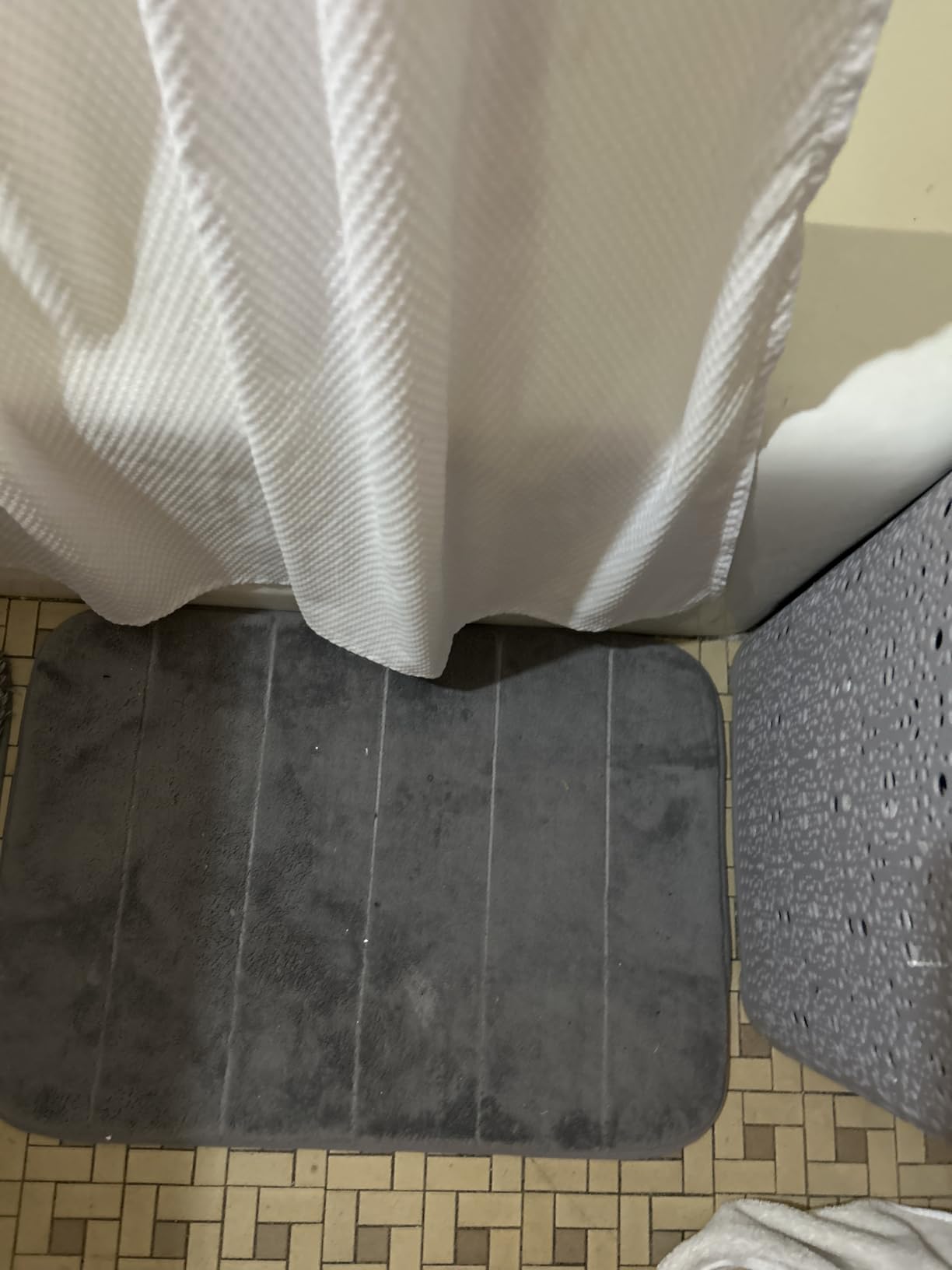 Yimobra Memory Foam Bath Mat, Super Soft Absorbent Bathroom Rug Non Slip, Quick Dry, Machine Washable Floor Carpet for Tub Shower, Home Decor Accessories, 24x17, Grey customer photo 1