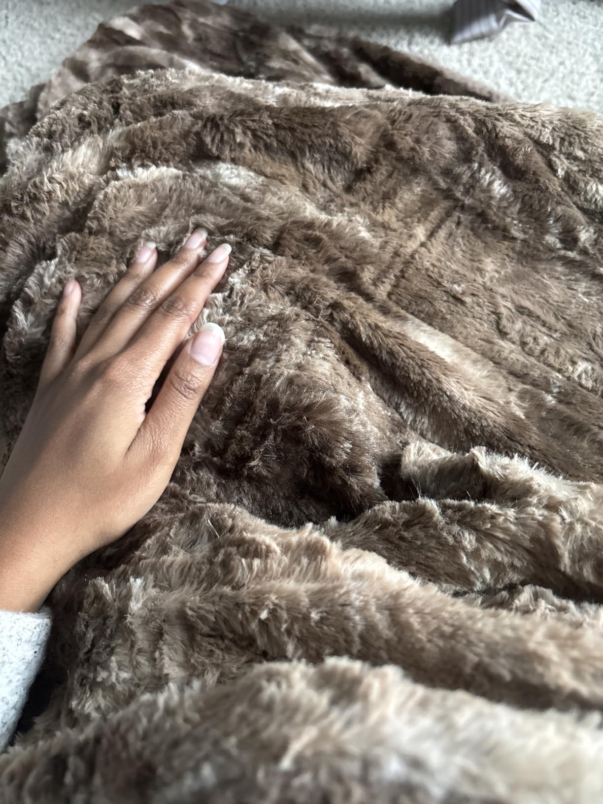Bedsure GentleSoft Sherpa Fluffy Throw Blanket - Fleece Warm and Cozy Throw for Women Gift, Plush & Fuzzy Faux Fur Blanket for Couch, Sofa, Bed Decor, Tie Dye Design, Grey, 50x60 Inches customer photo 1