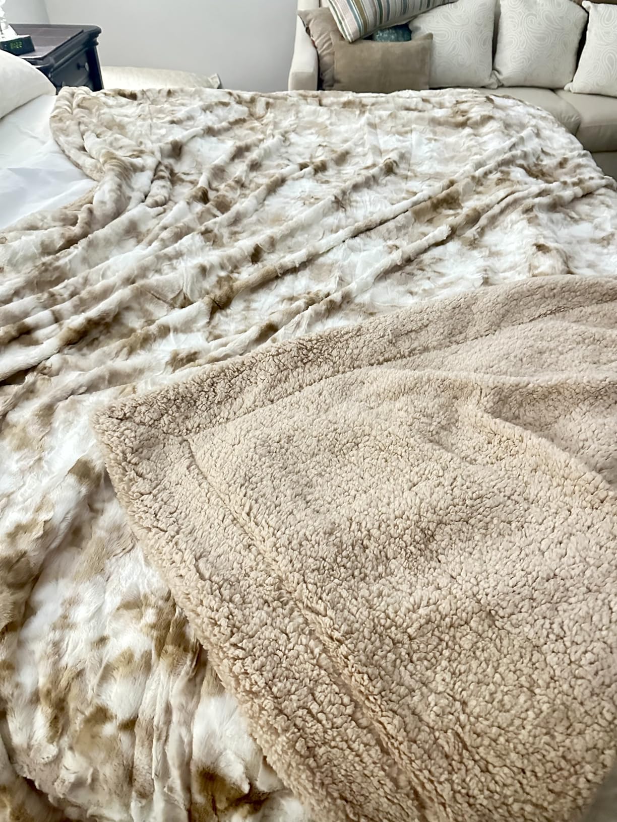 Bedsure GentleSoft Sherpa Fluffy Throw Blanket - Fleece Warm and Cozy Throw for Women Gift, Plush & Fuzzy Faux Fur Blanket for Couch, Sofa, Bed Decor, Tie Dye Design, Grey, 50x60 Inches customer photo 2