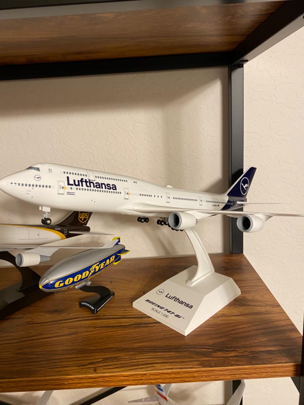 Skymarks Daron Lufthansa A380 w/Gear New Livery 1/200 (SKR1032) customer photo 2