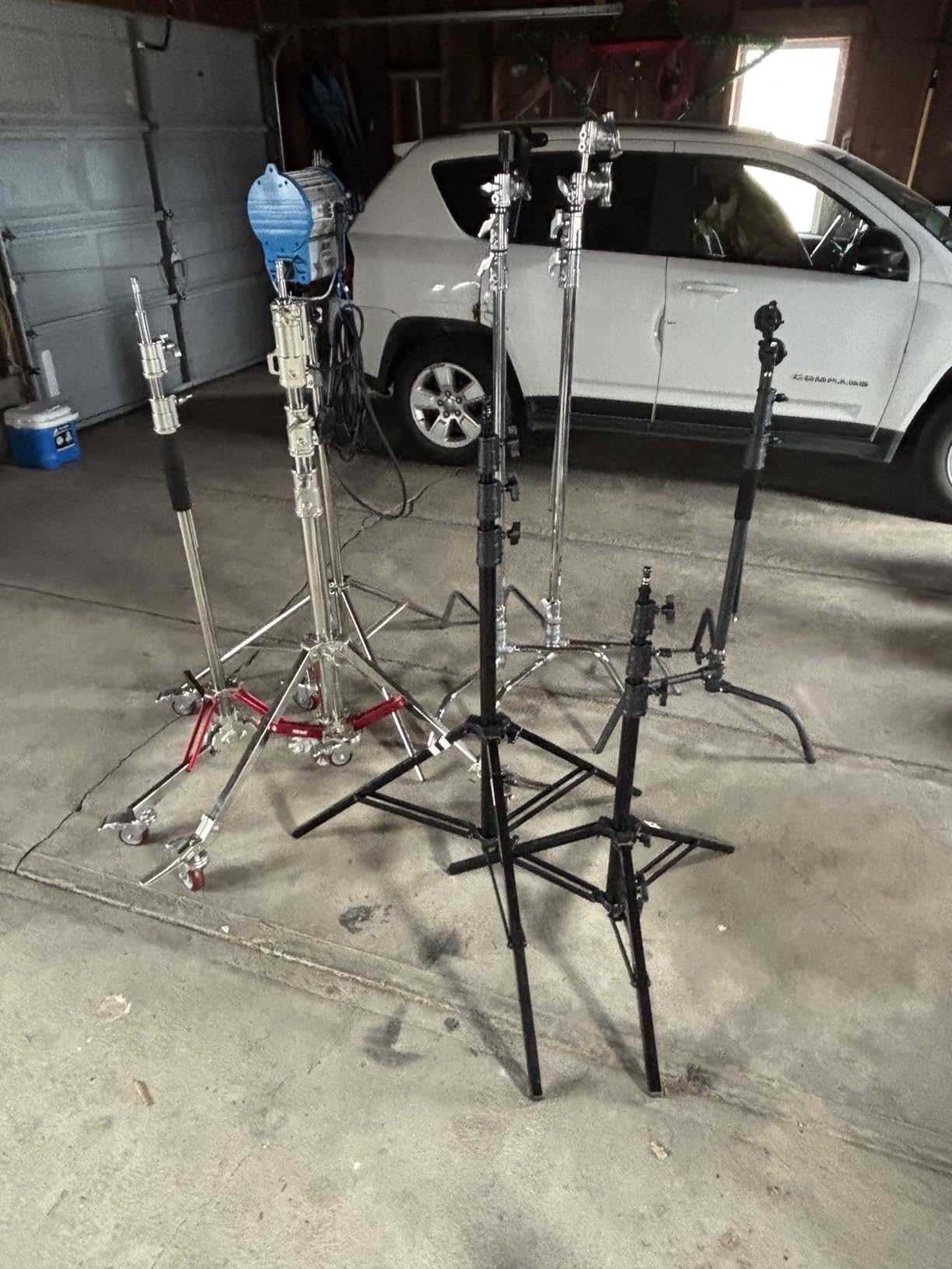 NEEWER Heavy Duty Light Stand with Casters, 100% Stainless Steel Tripod | Adjustable, Photography Wheeled Base Stand, for Studio Softbox, Monolight, Reflector, Max Height: 10ft/305cm customer photo 1
