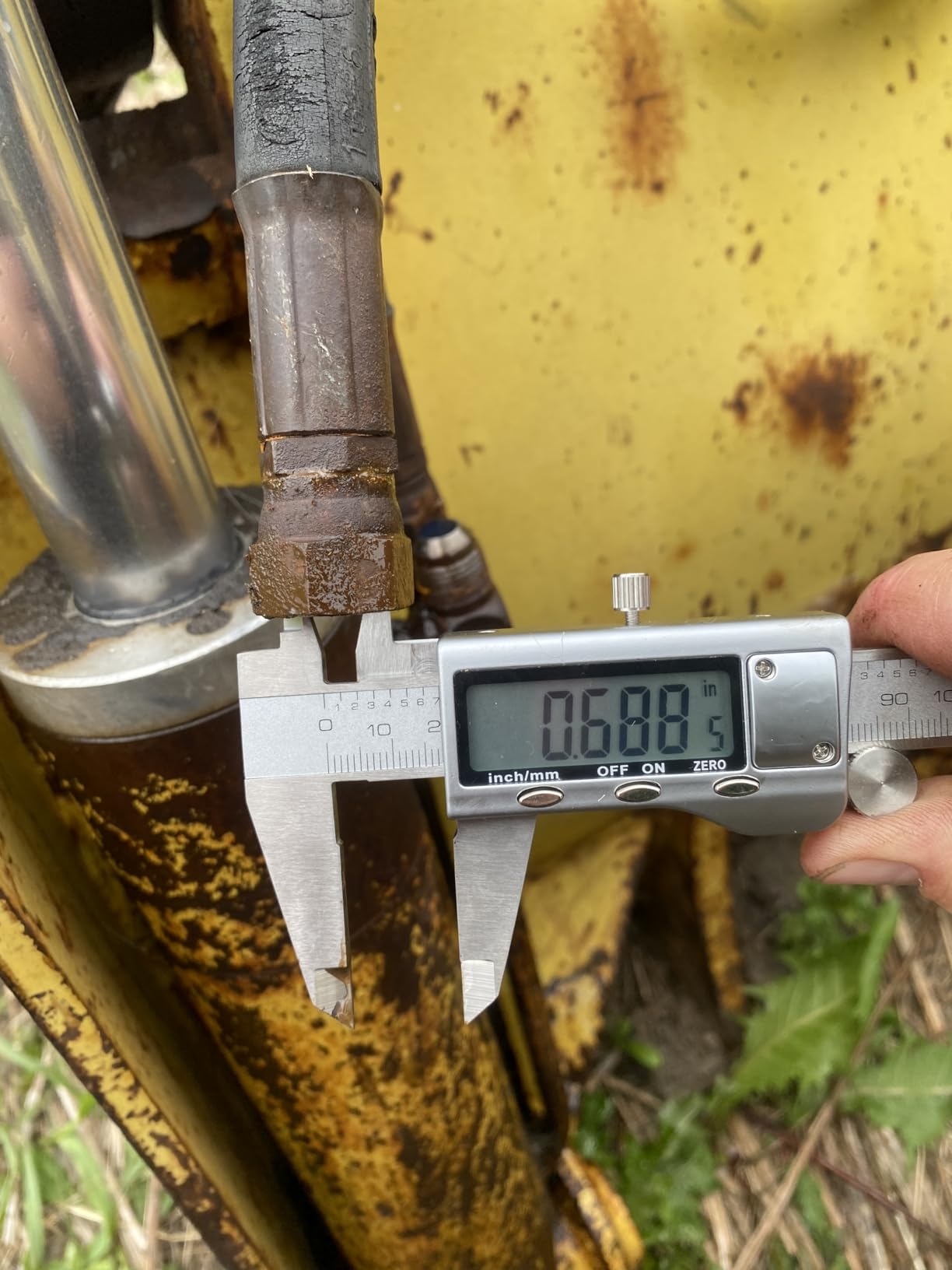 Digital Caliper, Caliper Measuring Tool with Stainless Steel, Electronic Micrometer Caliper with Large LCD Screen, Auto-Off Feature, Inch and Millimeter Conversion (6 Inch/150 mm) customer photo 1