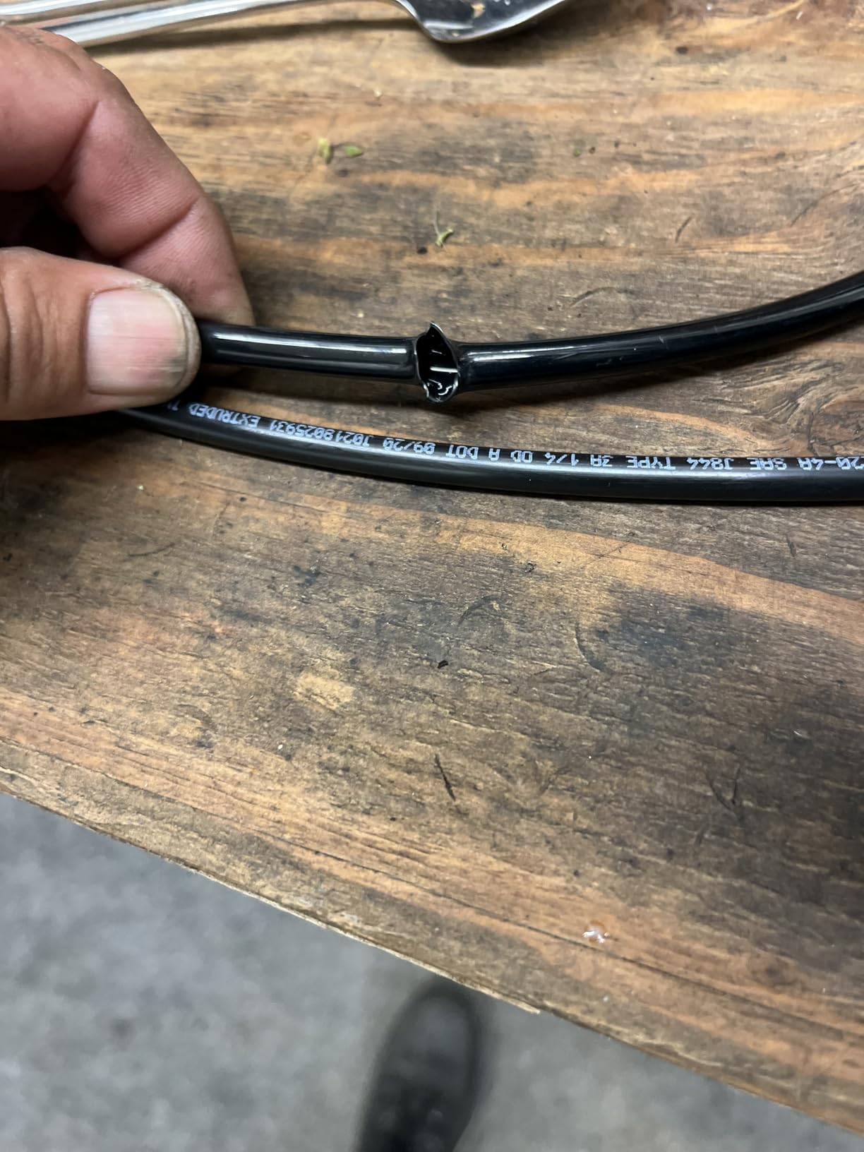 Hromee Air Line Tubing Kit, 1/4 Inch (6.35MM) OD x 32.8 Feet Polyurethane PU Tube and Push to Connect Fittings, 14 PCS Compressed Pipe and Accessories Kit customer photo 1