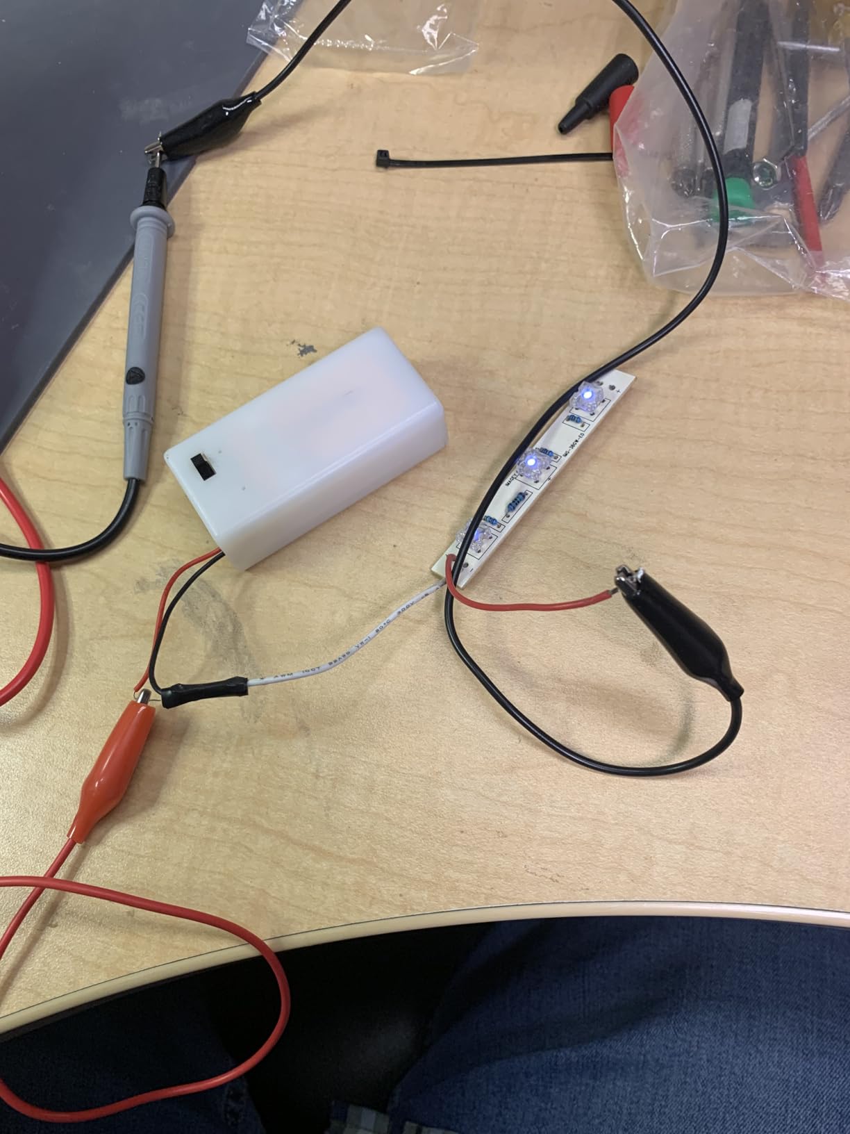 AstroAI Digital Multimeter, TRMS 4000 Counts, Auto-Ranging, Battery Test customer photo 2