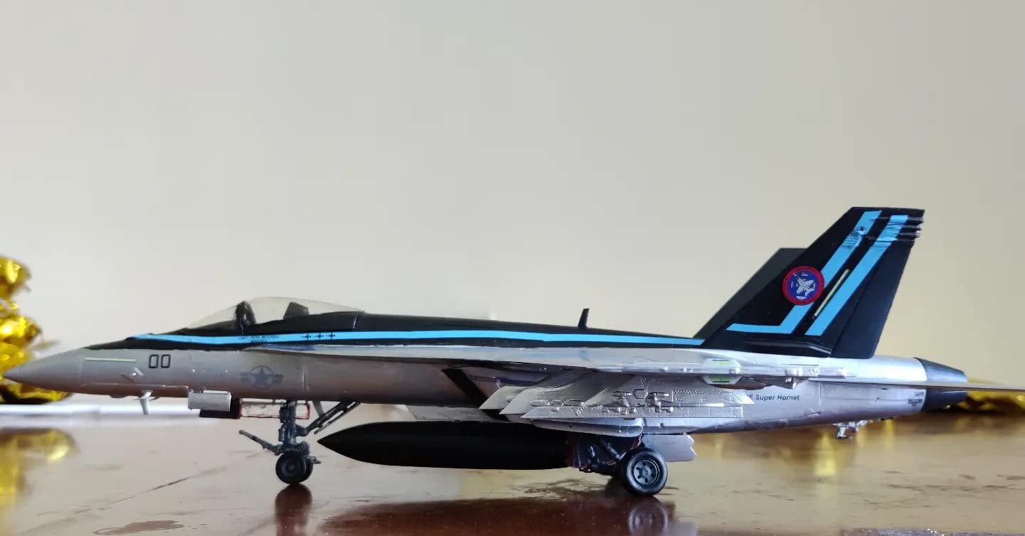 Revell Maverick's F/A-18 Super Hornet Plastic Model Kit customer photo 2