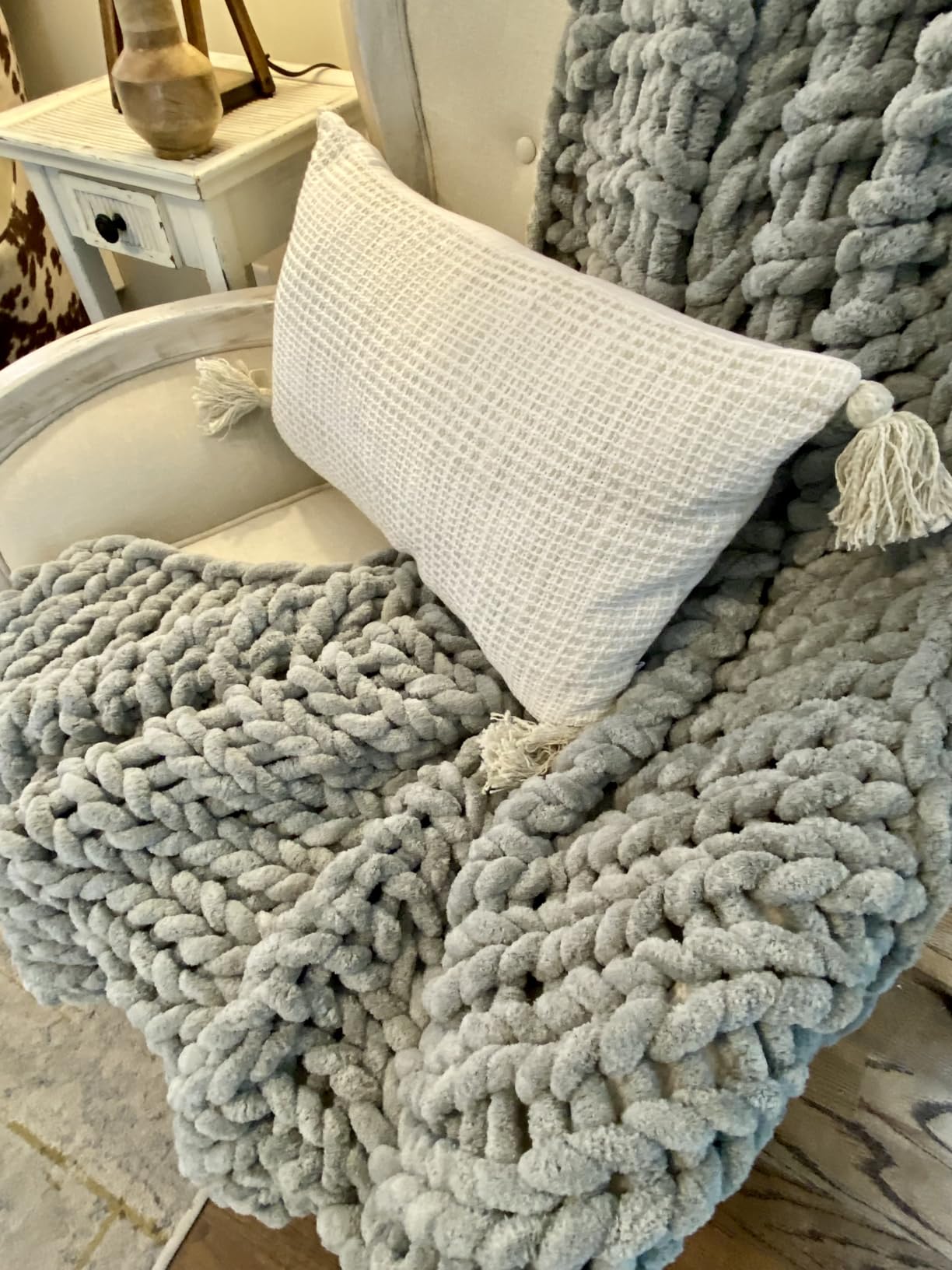 SAMIAH LUXE Chunky Knit Throw Blanket 50x70, Buttercream Cream Chenille Throw Blanket for Couch Bed Sofa, Soft Fluffy Cable Knit Blanket, Oeko-TEX Certified, Machine Washable customer photo 1