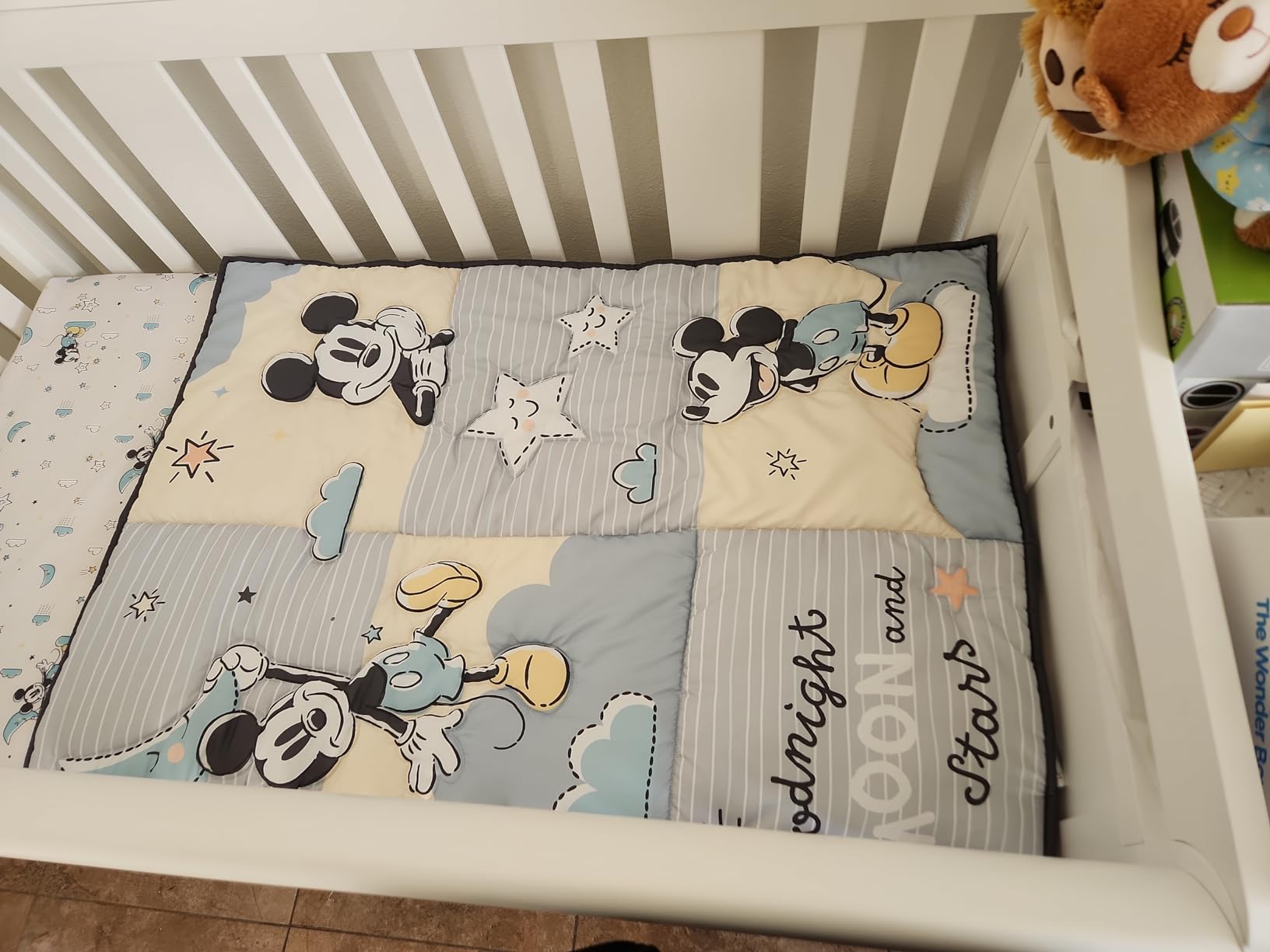 Lambs & Ivy Disney Baby Winnie the Pooh Hugs 3Pc Nursery Crib Bedding Set | Set Includes Quilt, Fitted Sheet, & Crib Skirt, Machine Washable, Fits Standard Size Crib 52